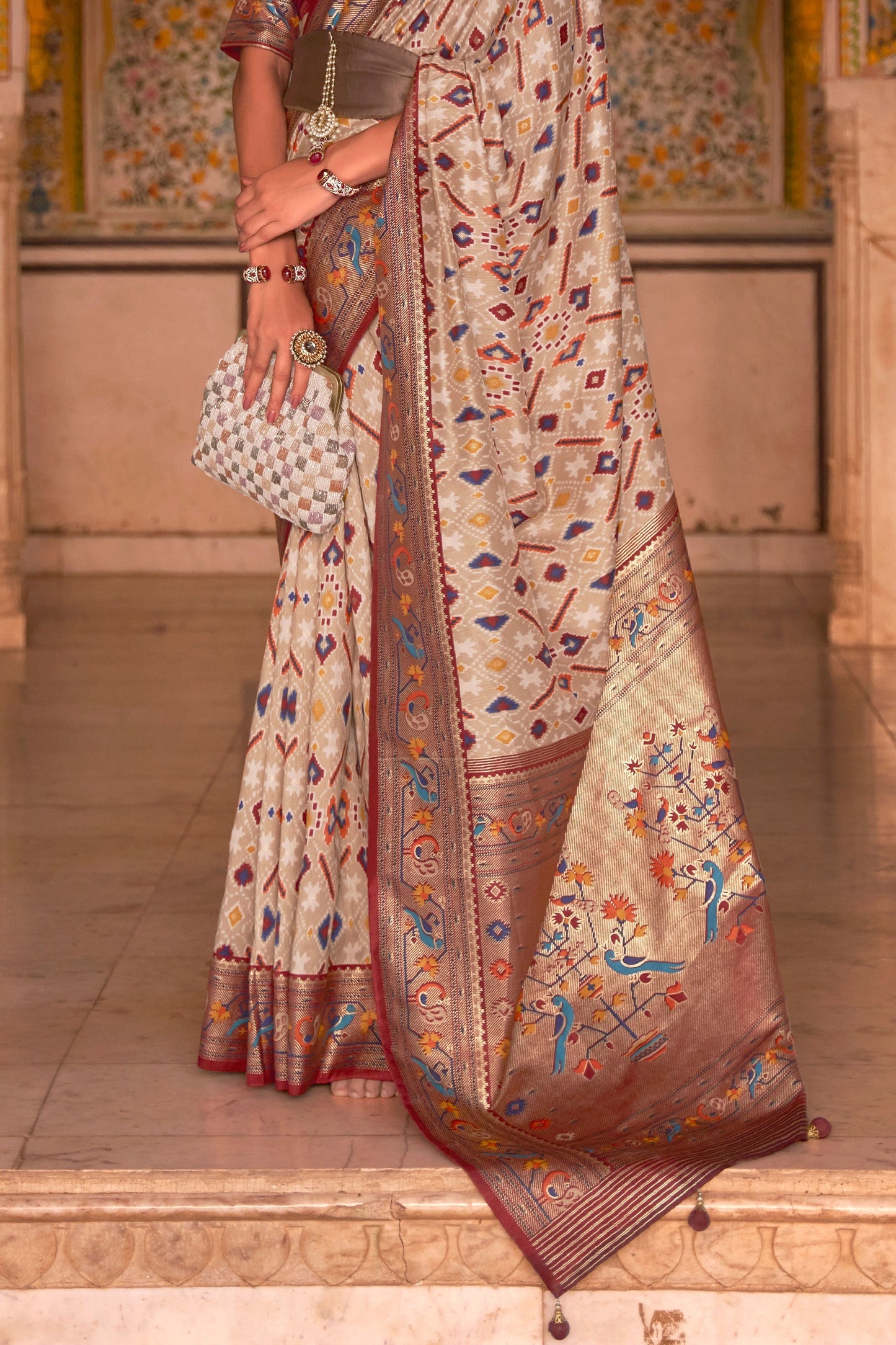 beige-patola-paithani-silk-saree-zb130821_3_SareeButa.com