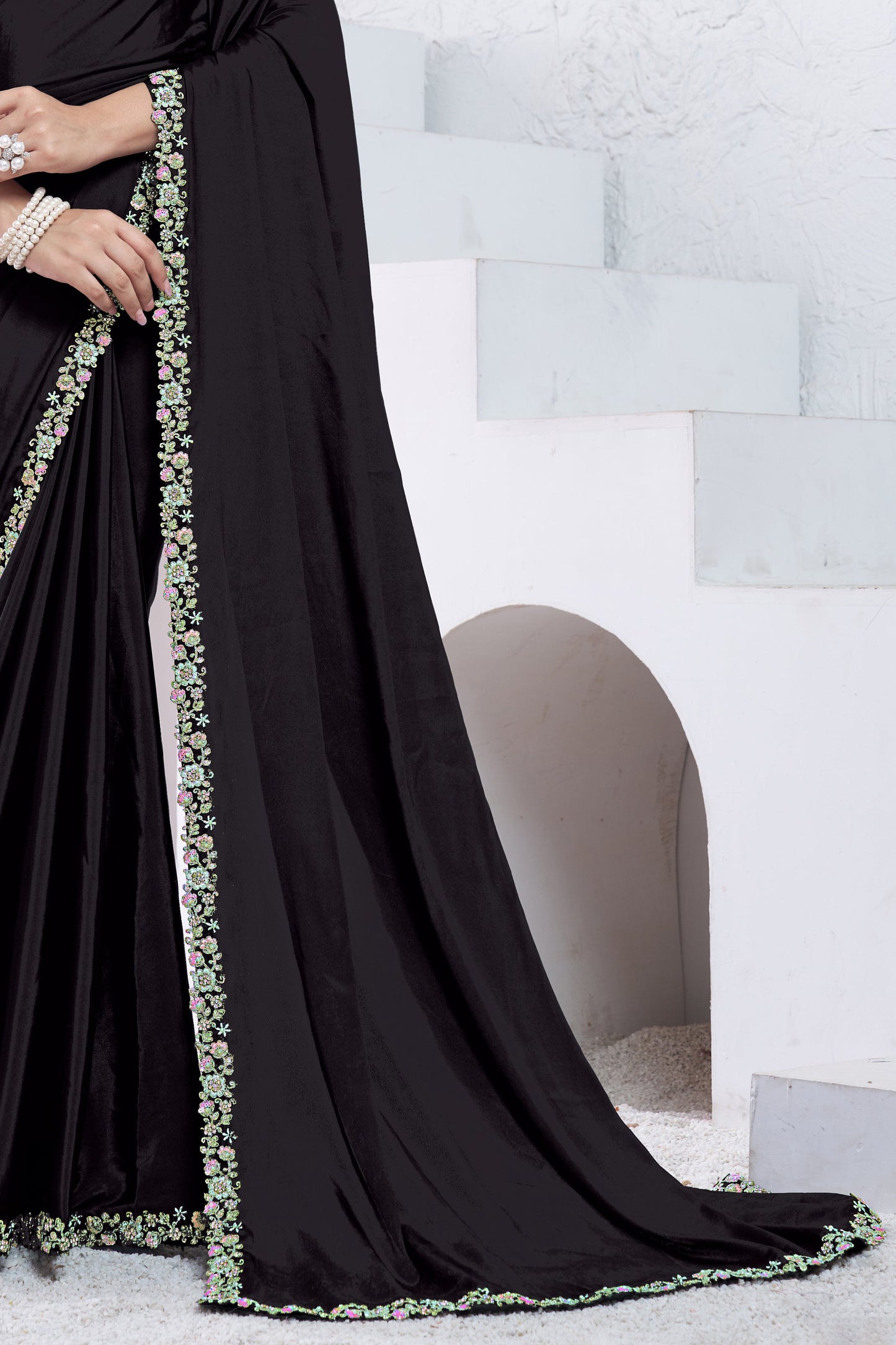 black-embroidered-crepe-silk-saree-zb133728_8_Sareebuta.com