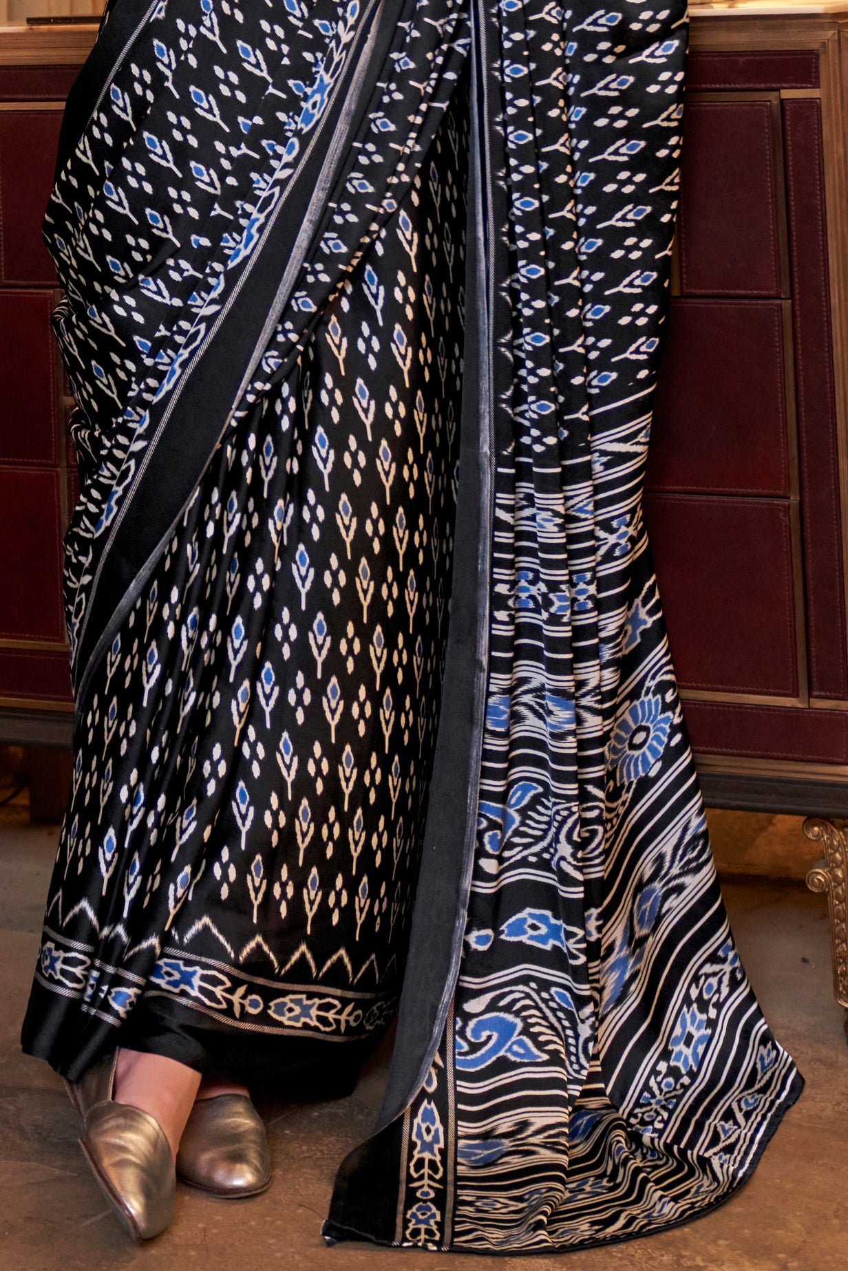 Black Satin Crepe Patola Print Saree-ZB133878_4_SareeButa.com