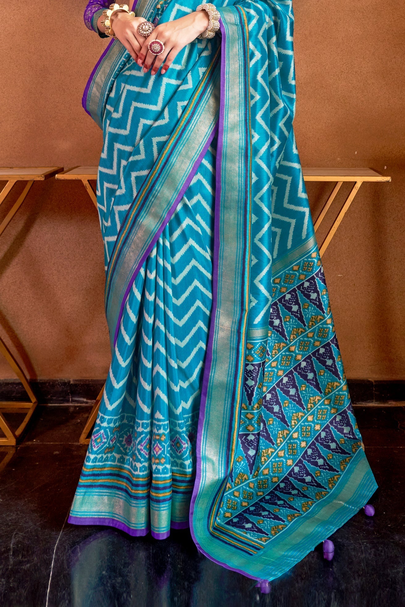 blue-patola-silk-saree-zb132056_4_SareeButa.com