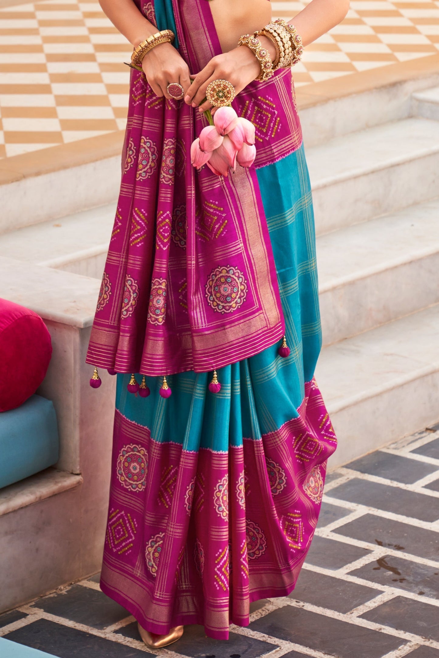 blue-silk-patola-saree-zb132025_4_SareeButa.com