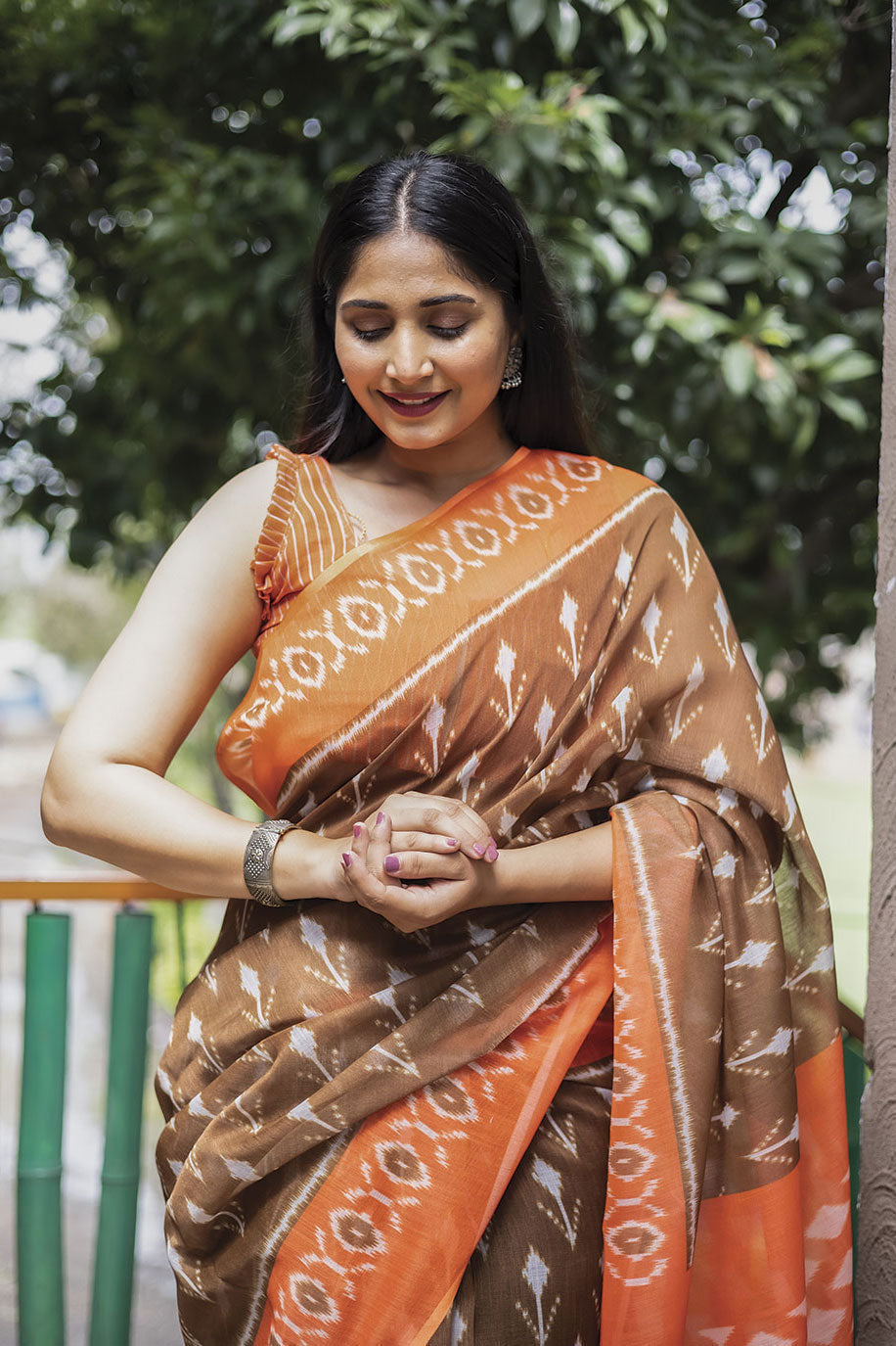 brown-linen-saree-zb130377_3_SareeButa.com