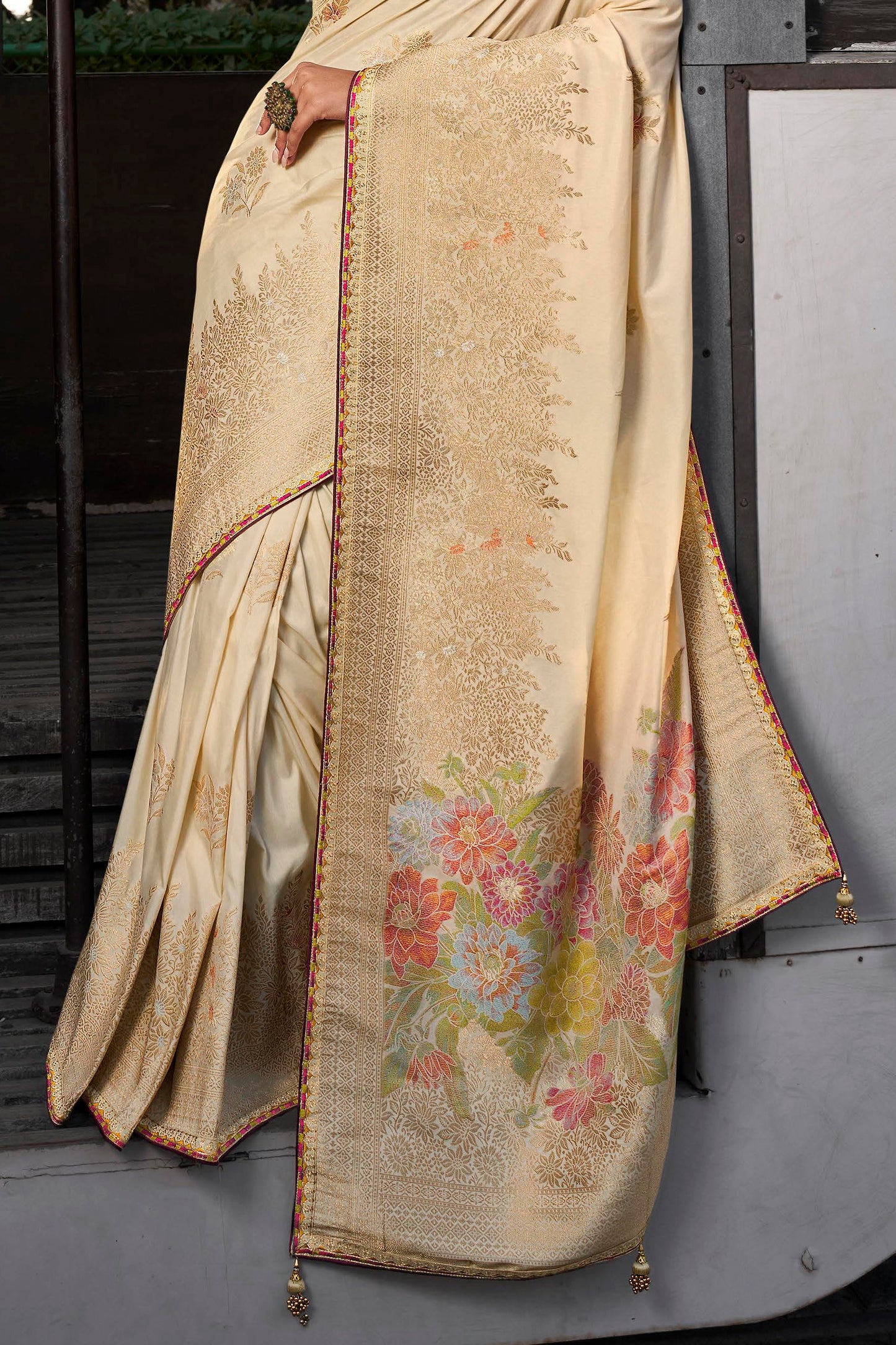 Cream Woven Viscose Silk Saree With Lace Border-ZB134665_4_SareeButa.com