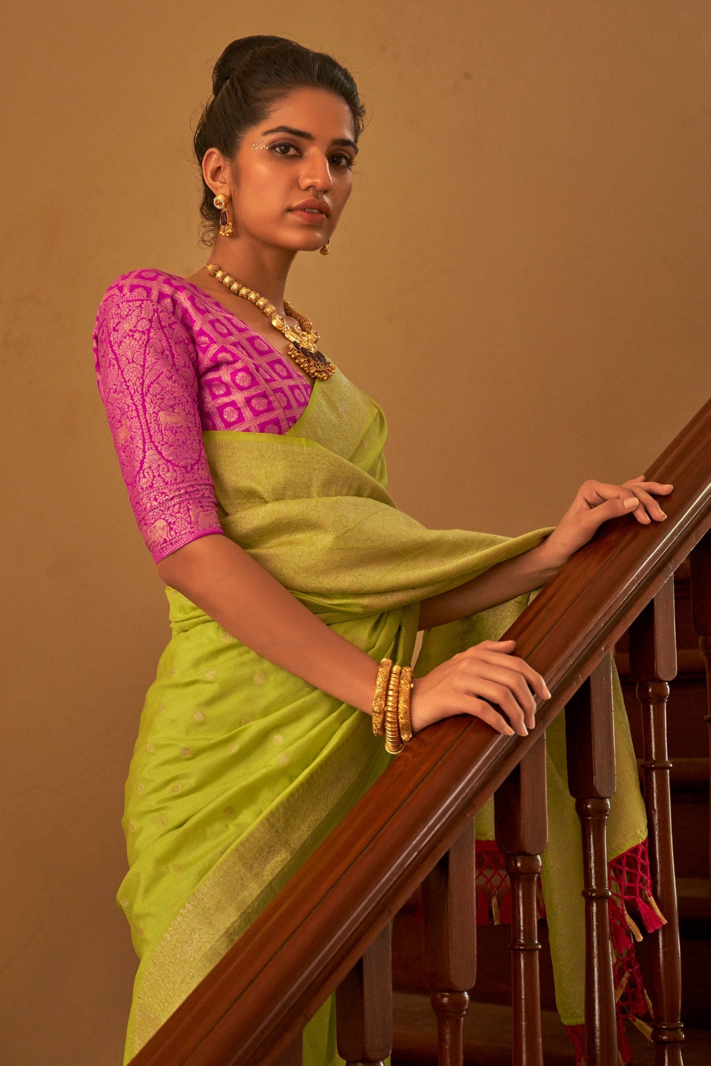 green-crepe-silk-banarasi-saree-zb131655_3_SareeButa.com