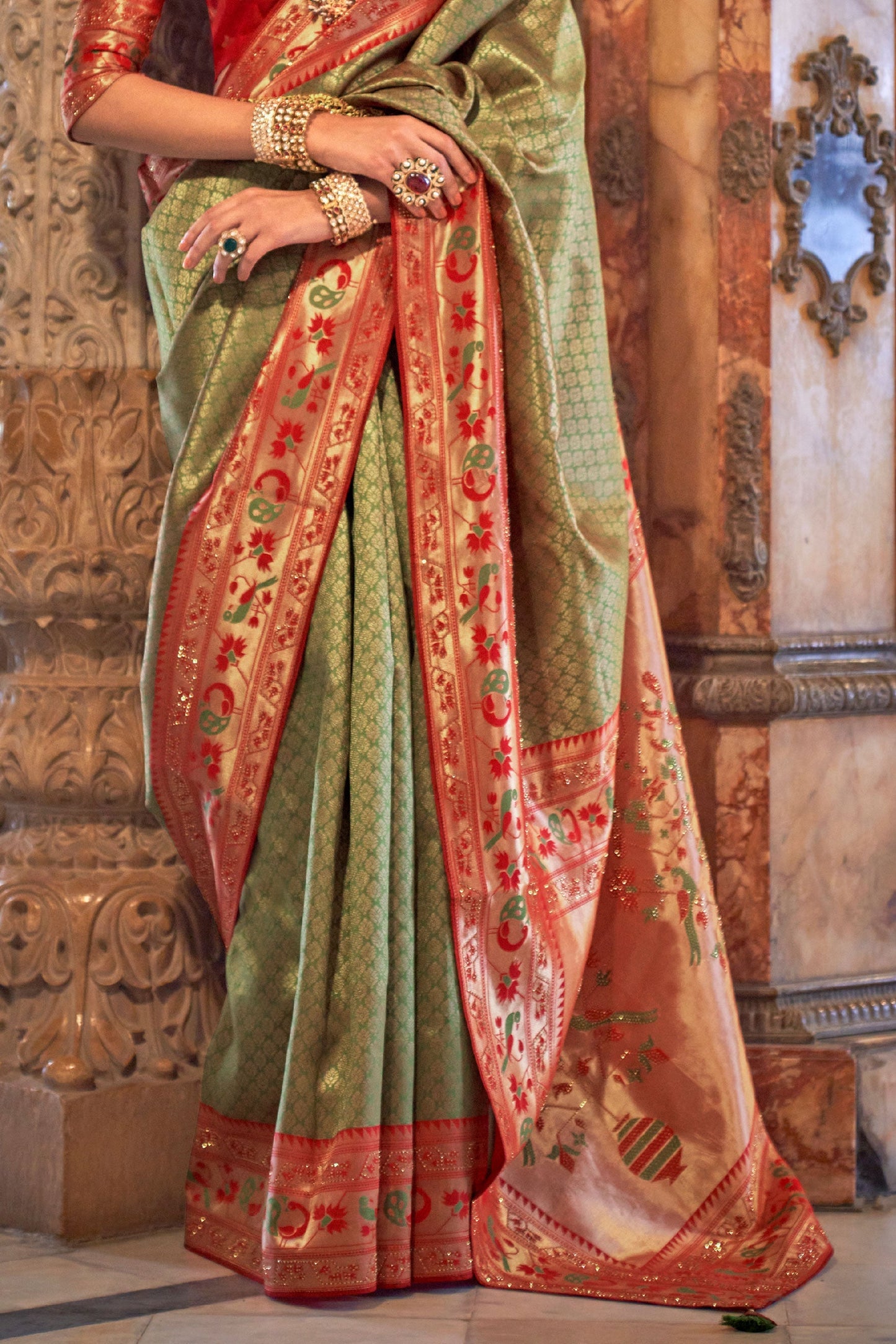 green-woven-paithani-silk-saree-zb130989_3_SareeButa.com