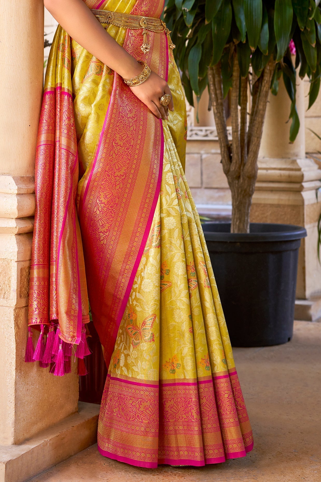 green-silk-kanjivaram-saree-zb132333_3_SareeButa.com