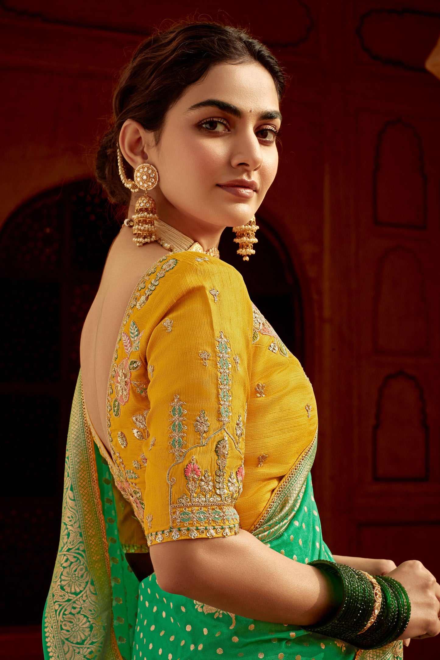 green-woven-silk-saree-zb134124_6_Sareebuta.com