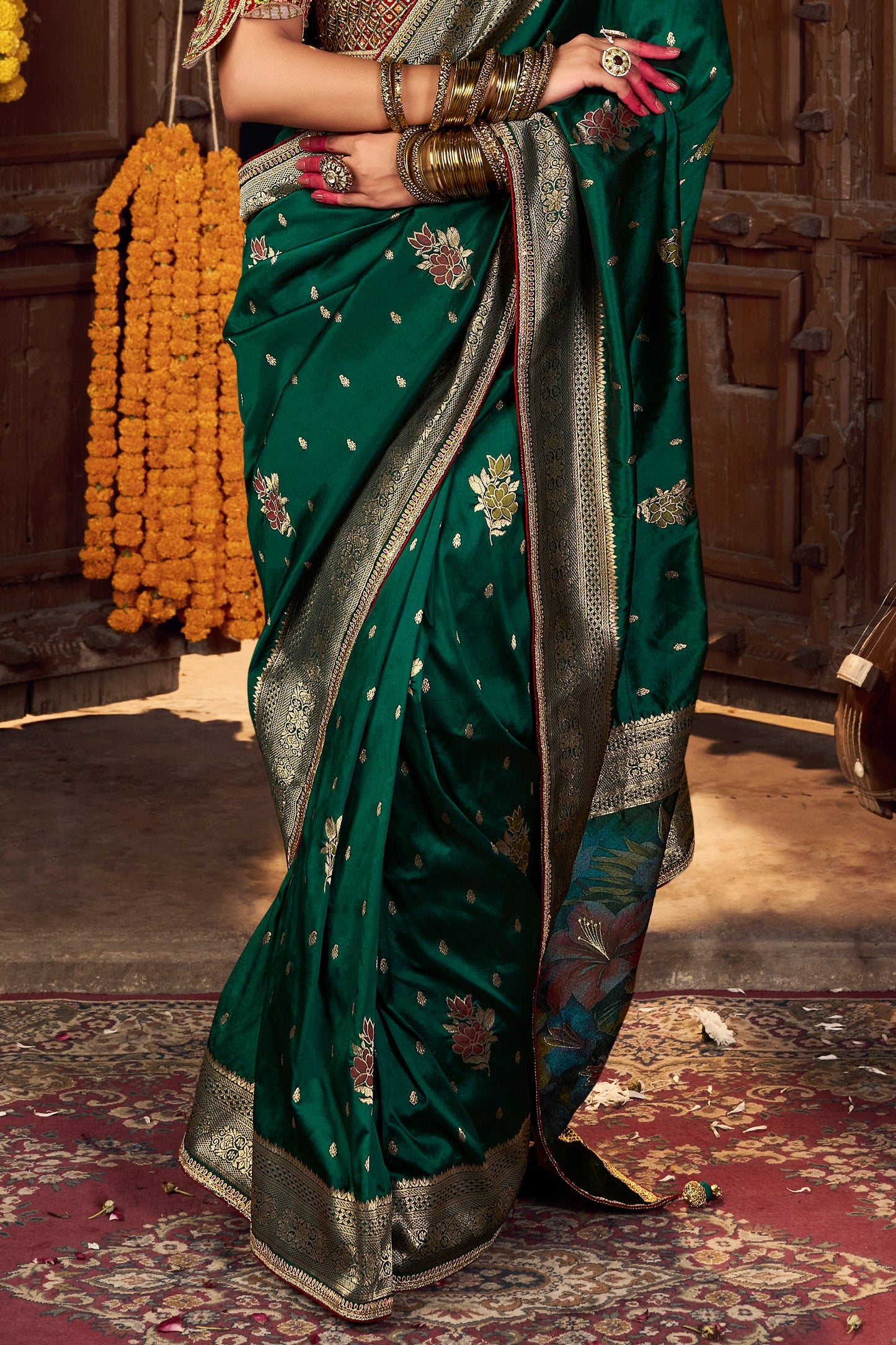 Green Woven Silk Saree With Lace Border-ZB134634_4_SareeButa.com