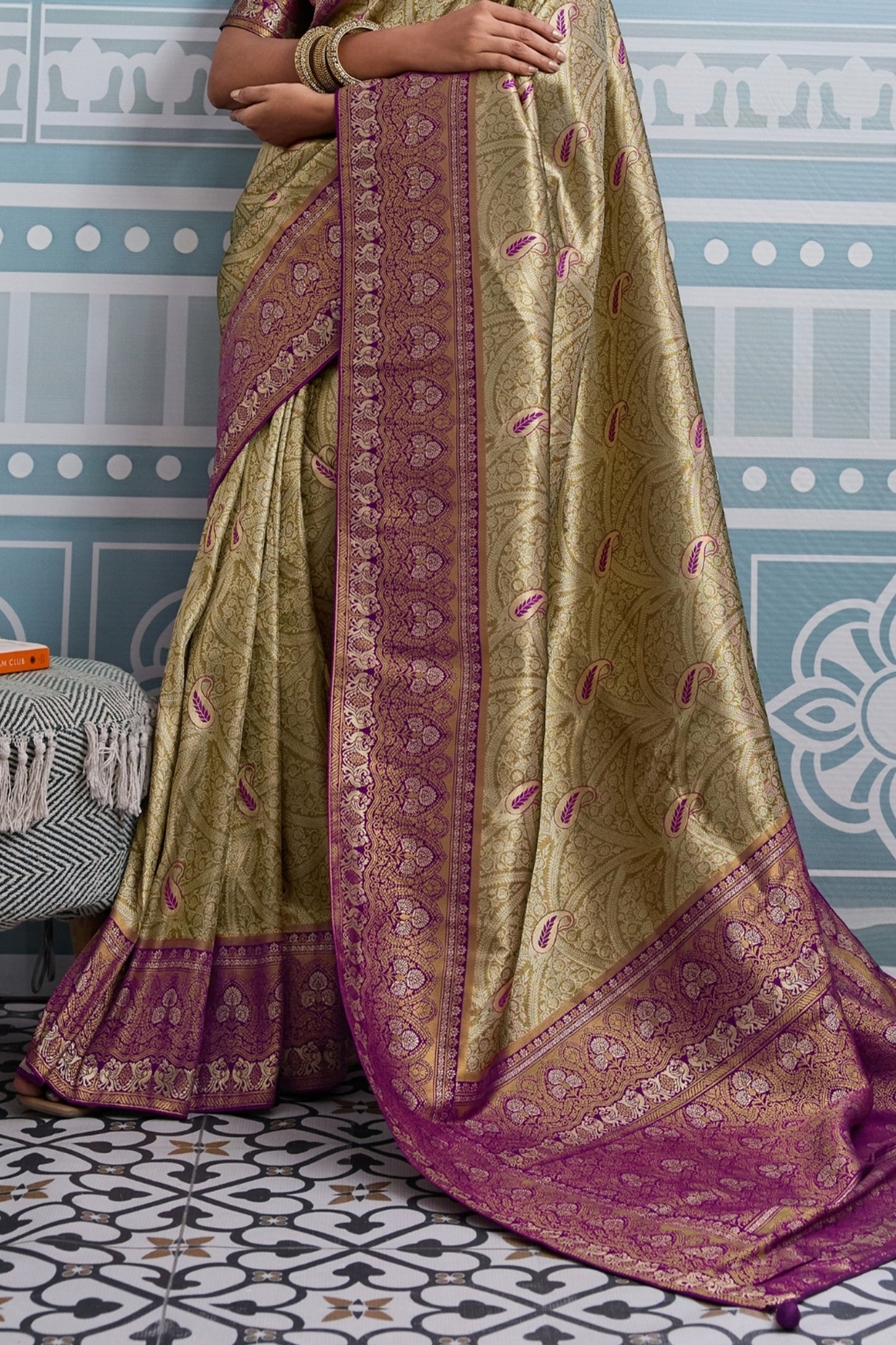 green-and-purple-woven-kanjivaram-silk-saree-sar10377_6_Sareebuta.com