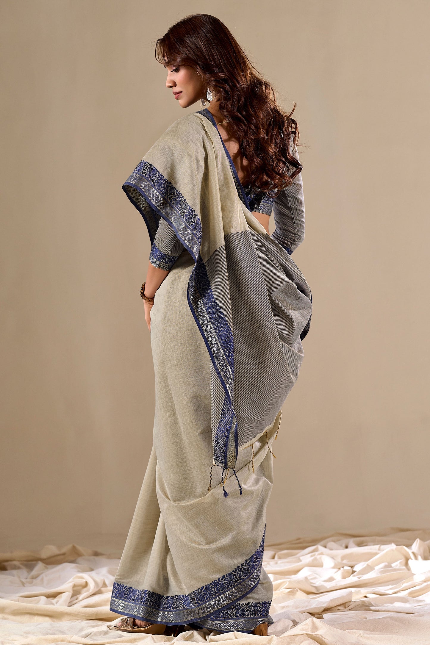 grey-cotton-saree-zb131065_3_SareeButa.com
