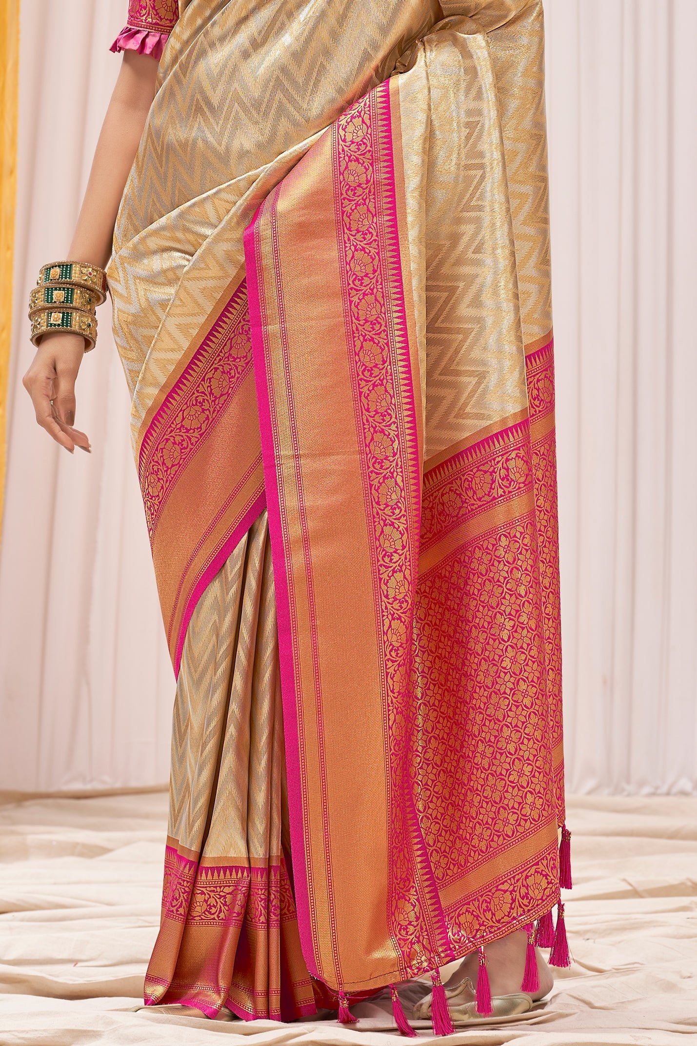 off-white-kanjivaram-silk-saree-zb132323_3_SareeButa.com