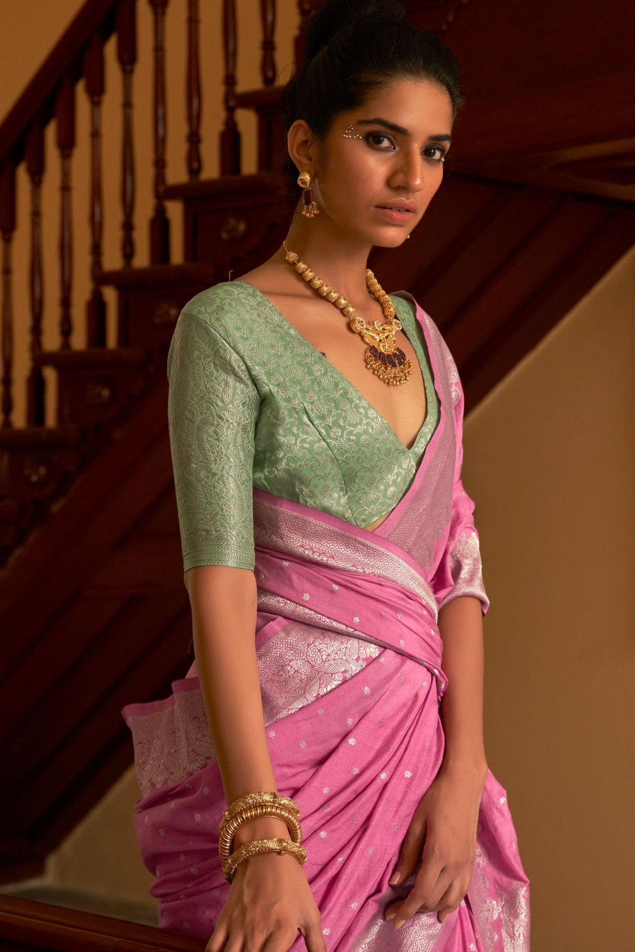 pink-crepe-silk-banarasi-saree-zb131653_3_SareeButa.com