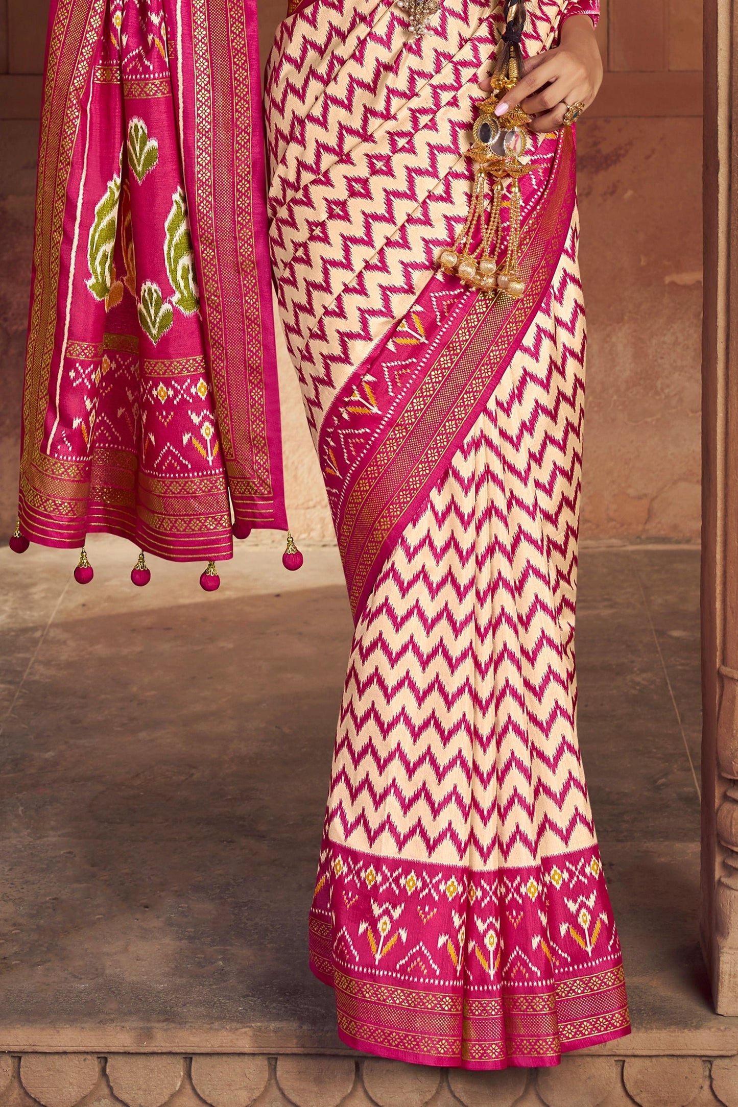 Pink Printed Patola Silk Saree-SAR10383_4_SareeButa.com