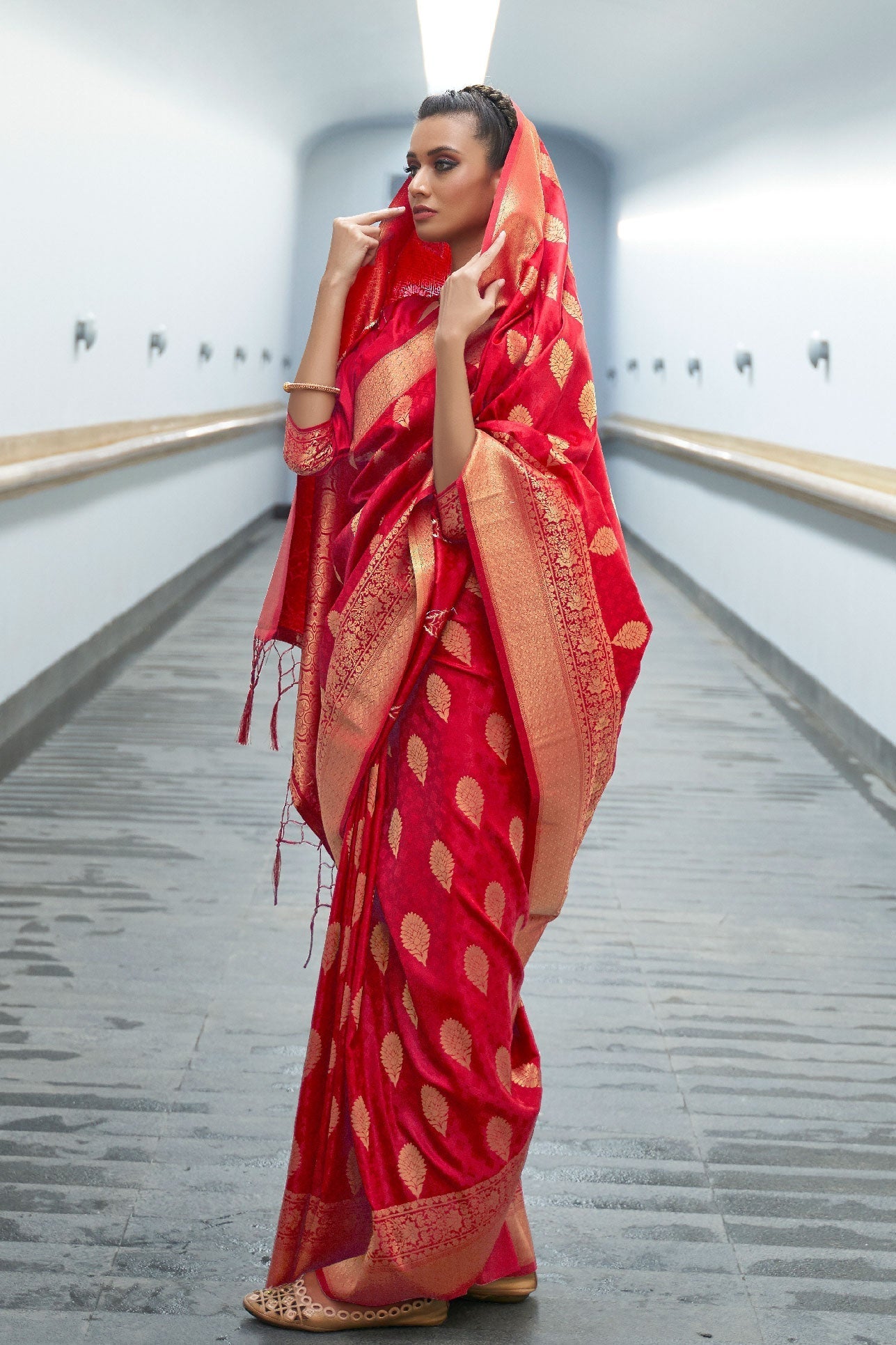 red-woven-silk-saree-zb140068_2_SareeButa.com