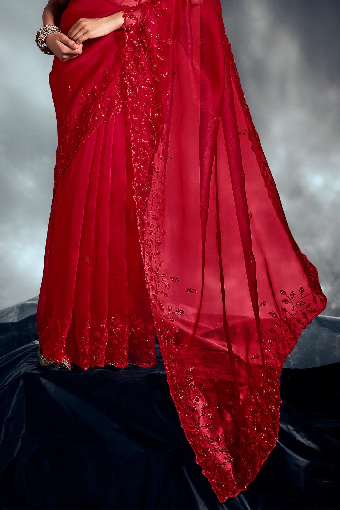 red-embroidered-organza-silk-saree-sar10218_6_Sareebuta.com