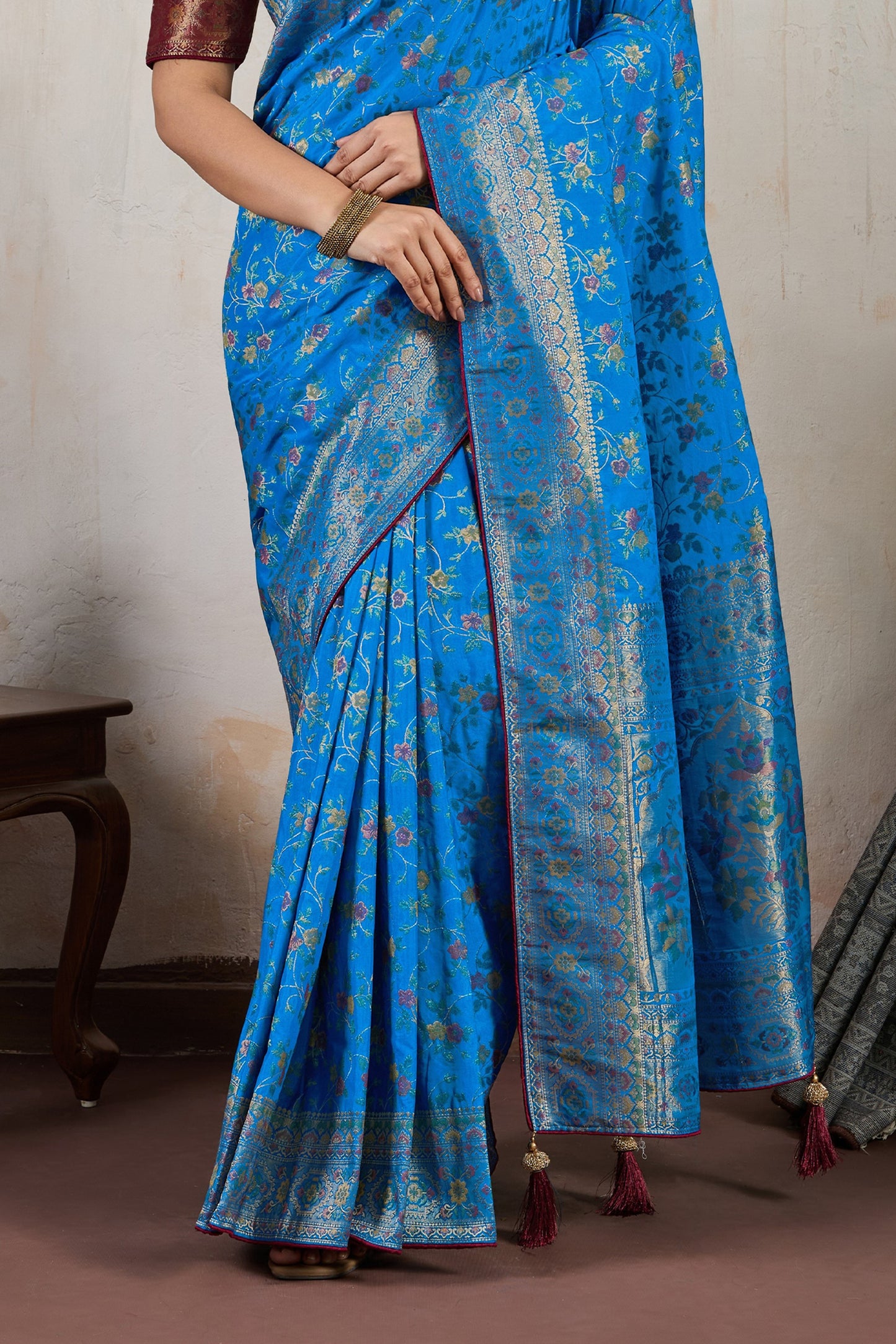 azure-blue-woven-soft-silk-saree-sar10546_6_Sareebuta.com