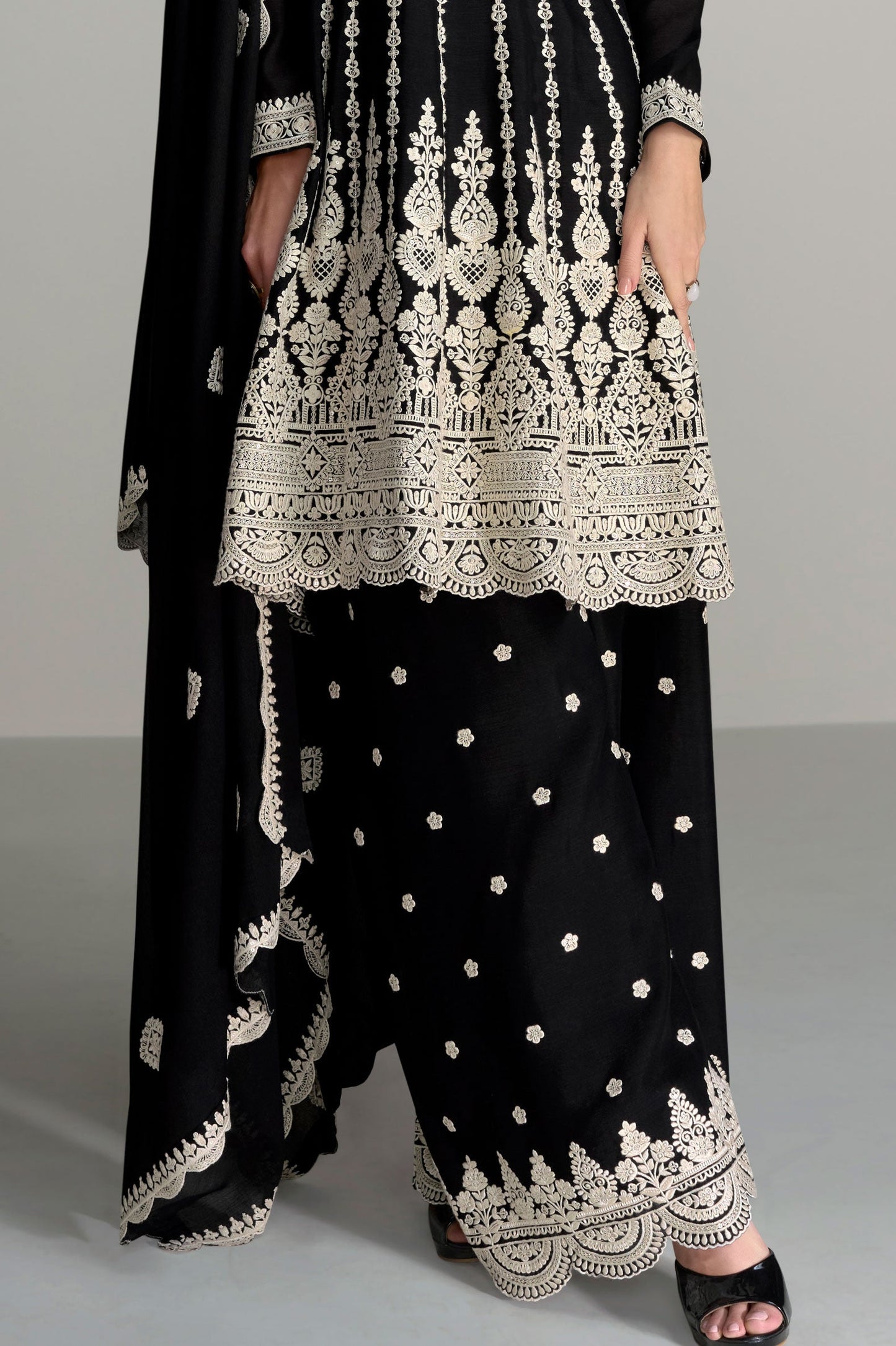 black-embroidered-chinon-silk-palazzo-suit-ss116_4_SareeButa.com