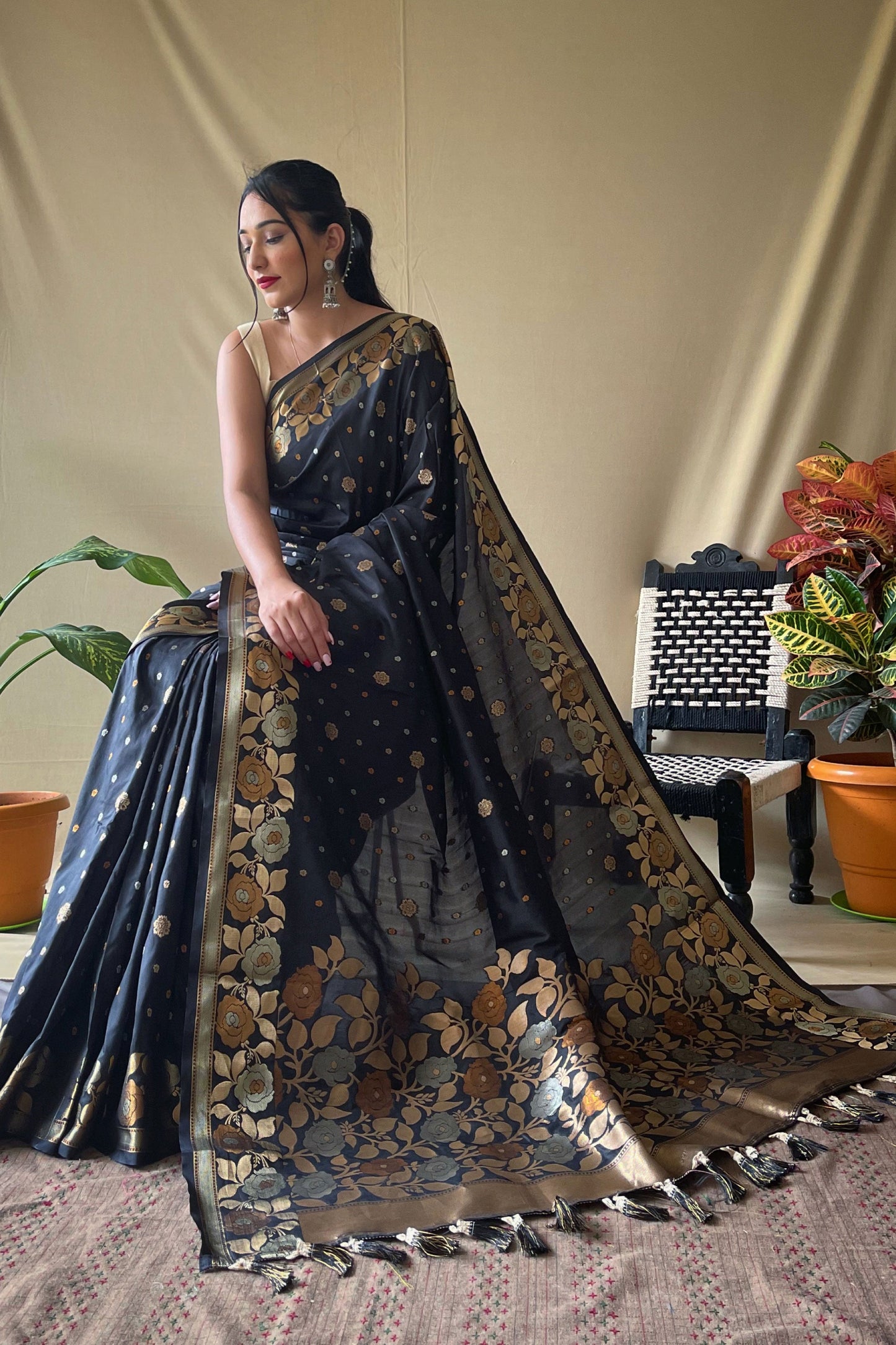 black-woven-silk-saree-zb131618_3_SareeButa.com