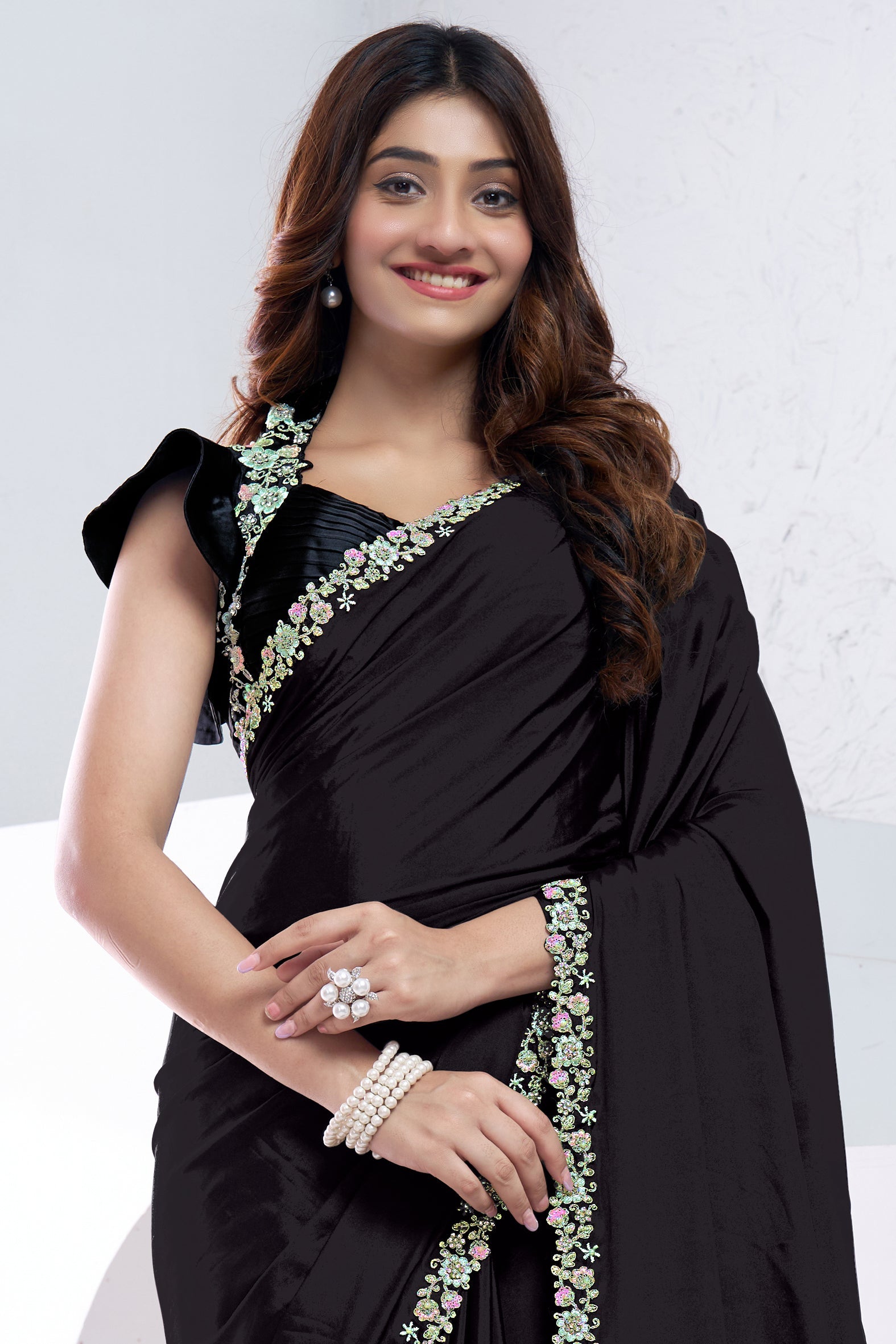 black-embroidered-crepe-silk-saree-zb133728_7_Sareebuta.com