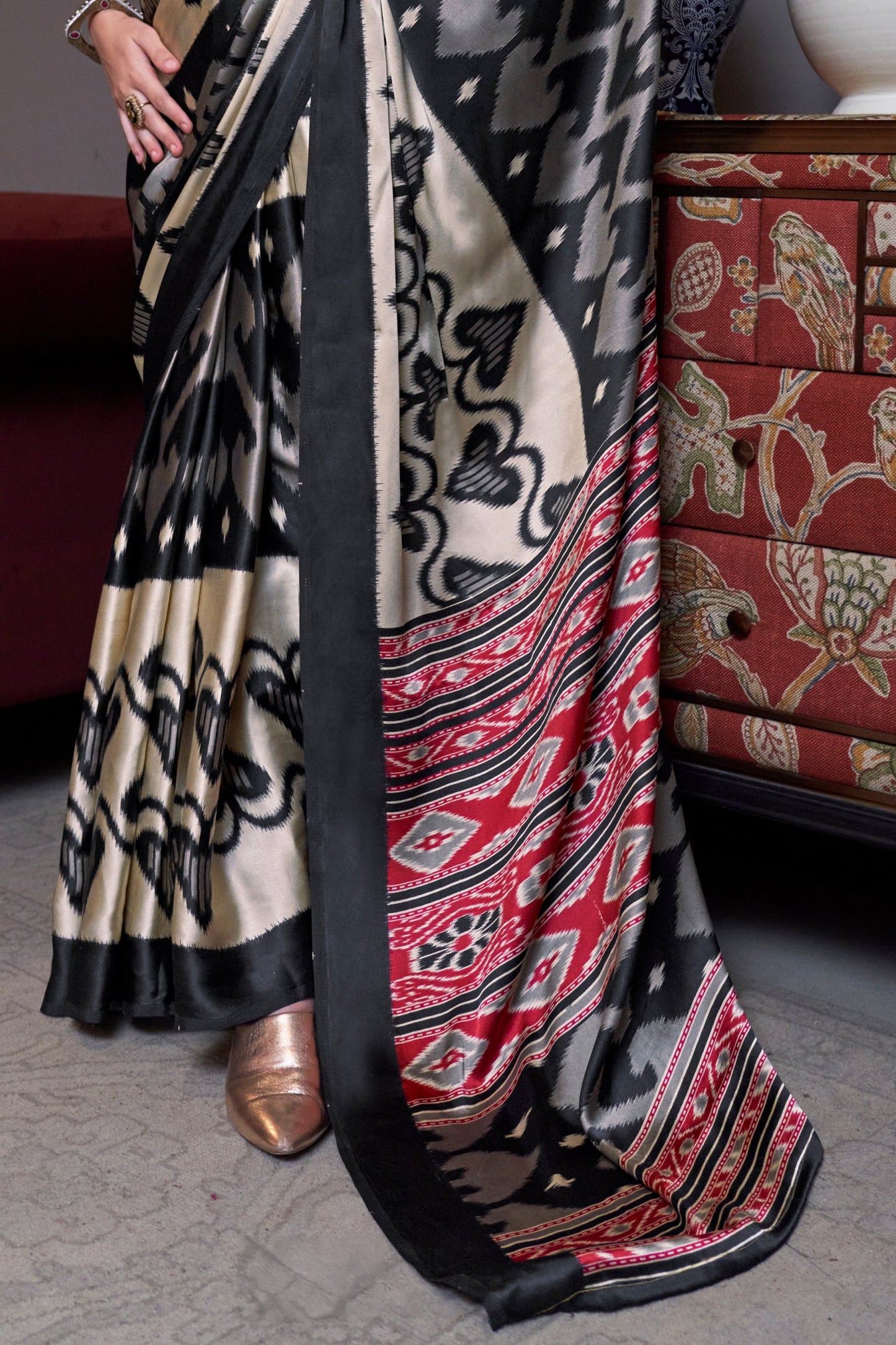 Black Satin Crepe Patola Print Saree-ZB133885_4_SareeButa.com