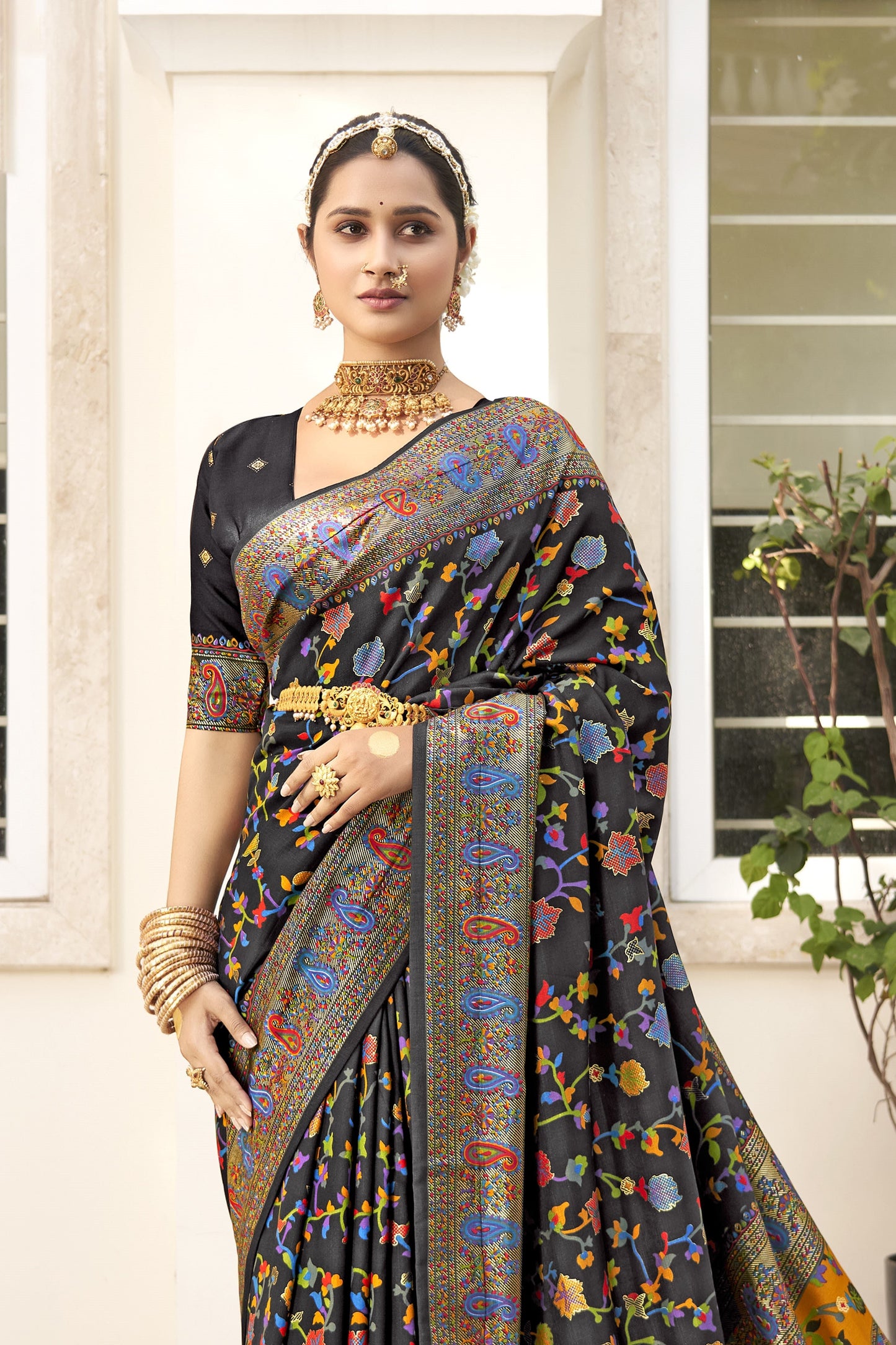 black-tussar-silk-saree-zb130478_2_SareeButa.com