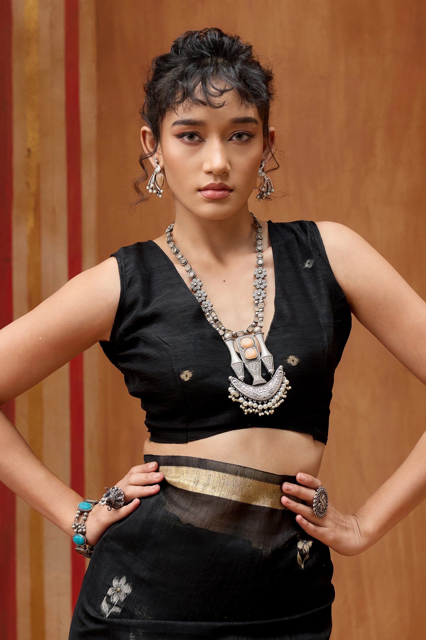Black Woven Munga Organza Silk Saree-SAR11946_5_SareeButa.com