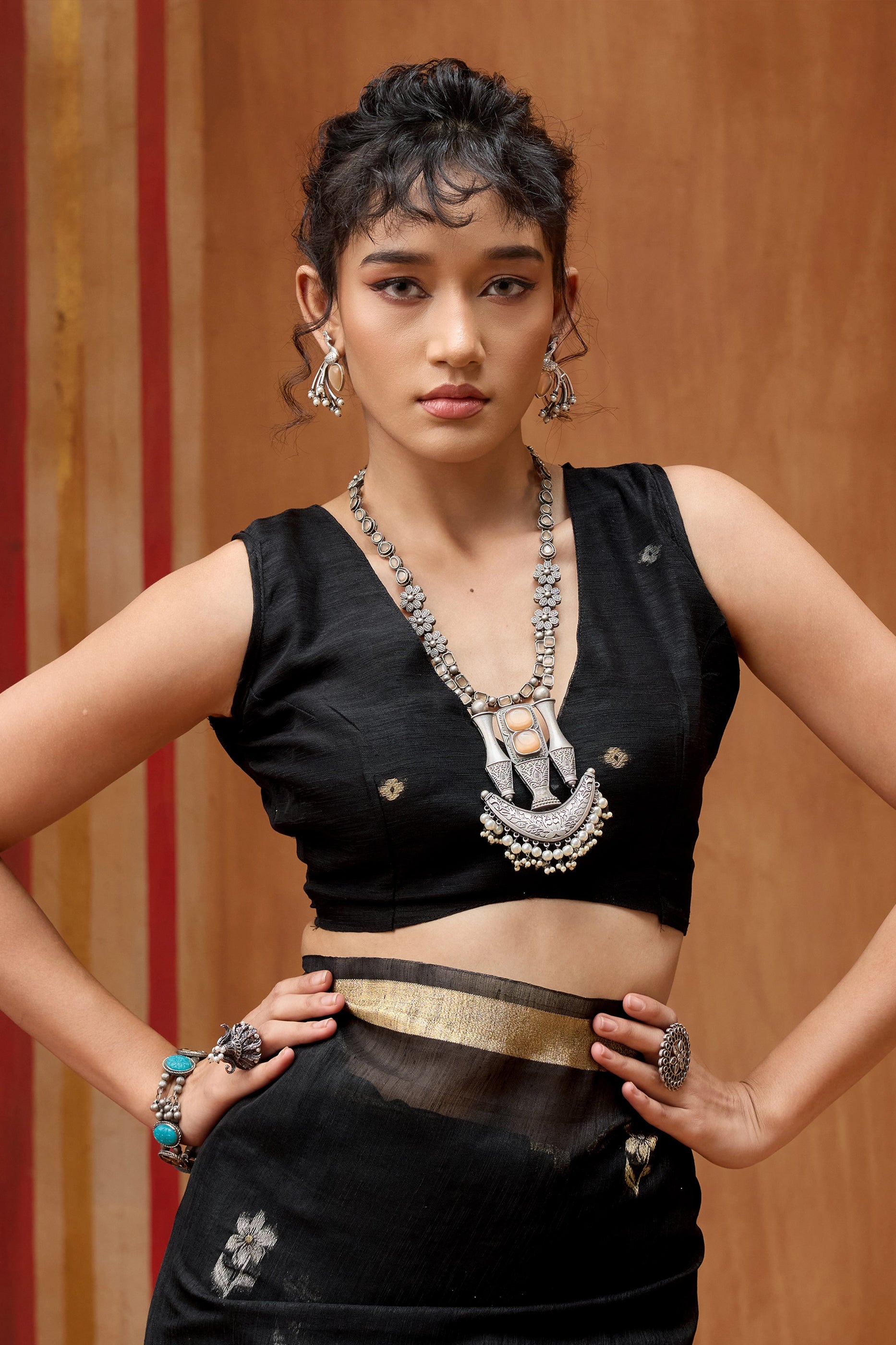 Black Woven Munga Organza Silk Saree-SAR11946_5_SareeButa.com