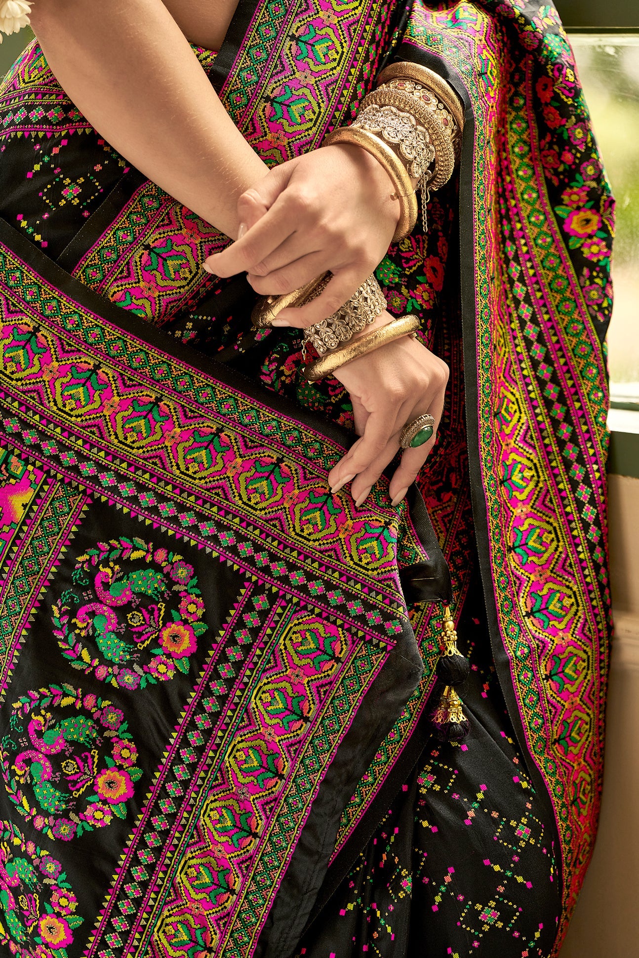 Black Woven Silk Saree-ZB133668_4_SareeButa.com