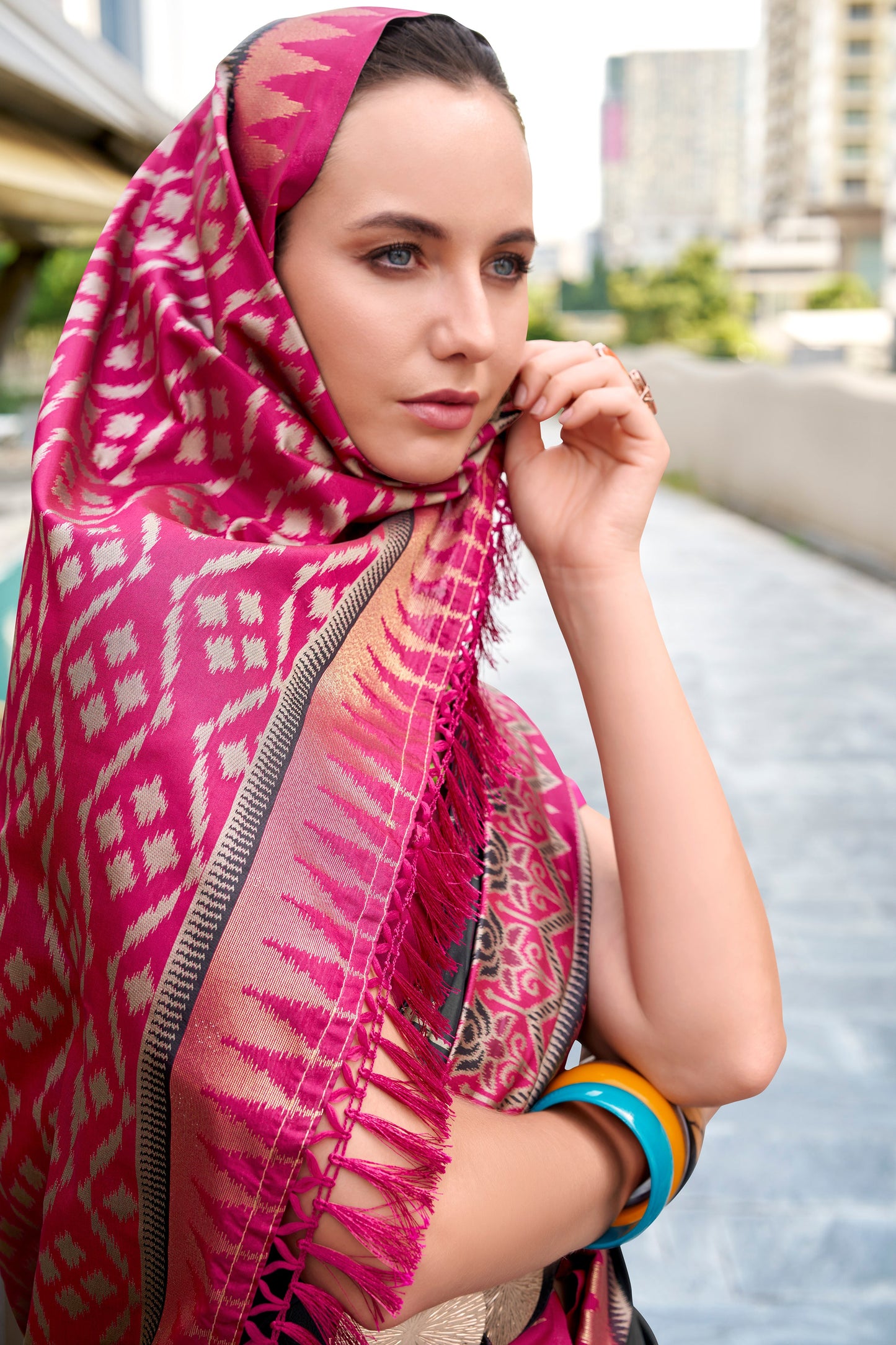 Black Woven Silk Saree-ZB134693_4_SareeButa.com