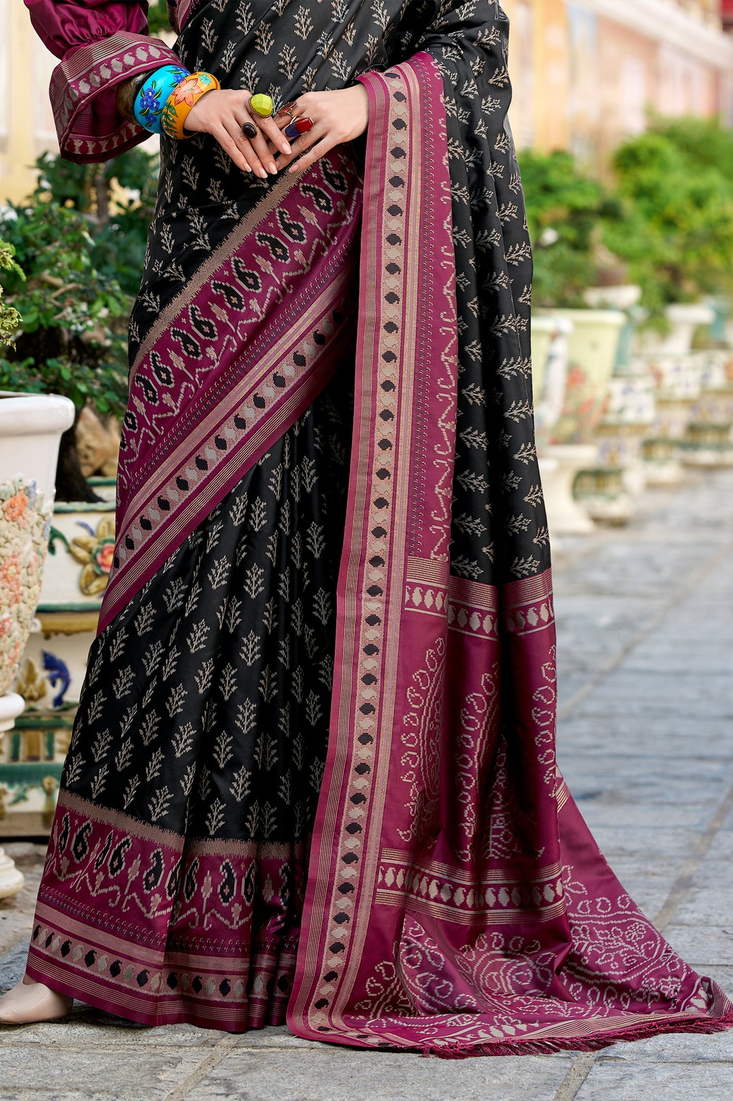 Black Woven Soft Ikat Silk Saree-SAR10029_5_SareeButa.com