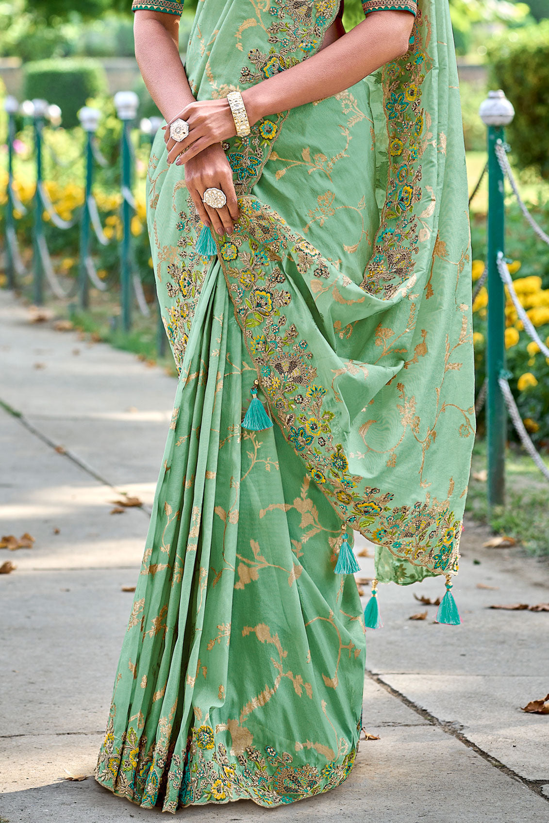 blue-embroidered-banarasi-saree-zb131859_3_SareeButa.com