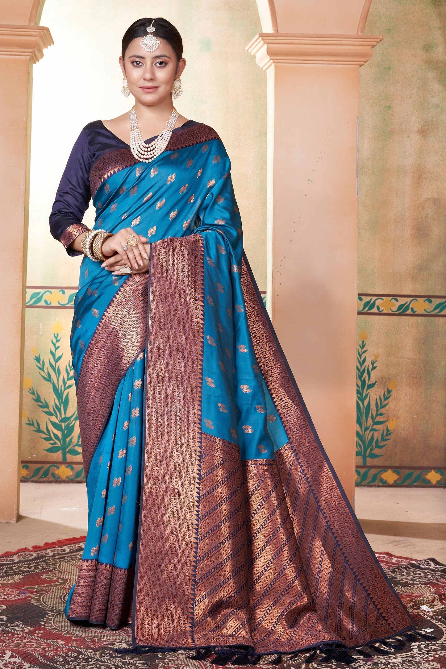 blue-kubera-pattu-kanjivaram-saree-zb131658_1_SareeButa.com