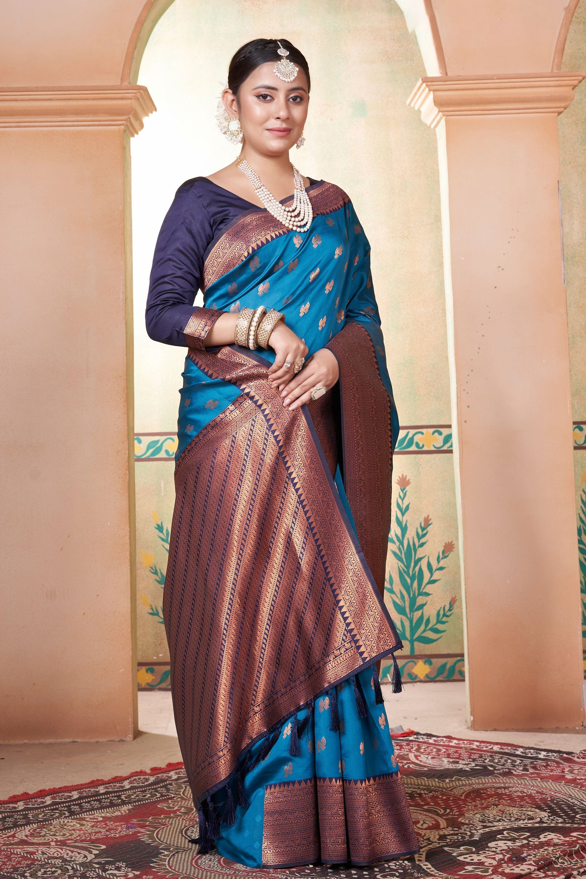 blue-kubera-pattu-kanjivaram-saree-zb131658_3_SareeButa.com