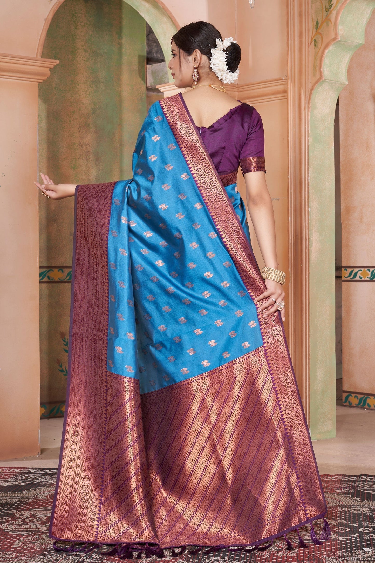 blue-kubera-pattu-kanjivaram-saree-zb131664_4_SareeButa.com