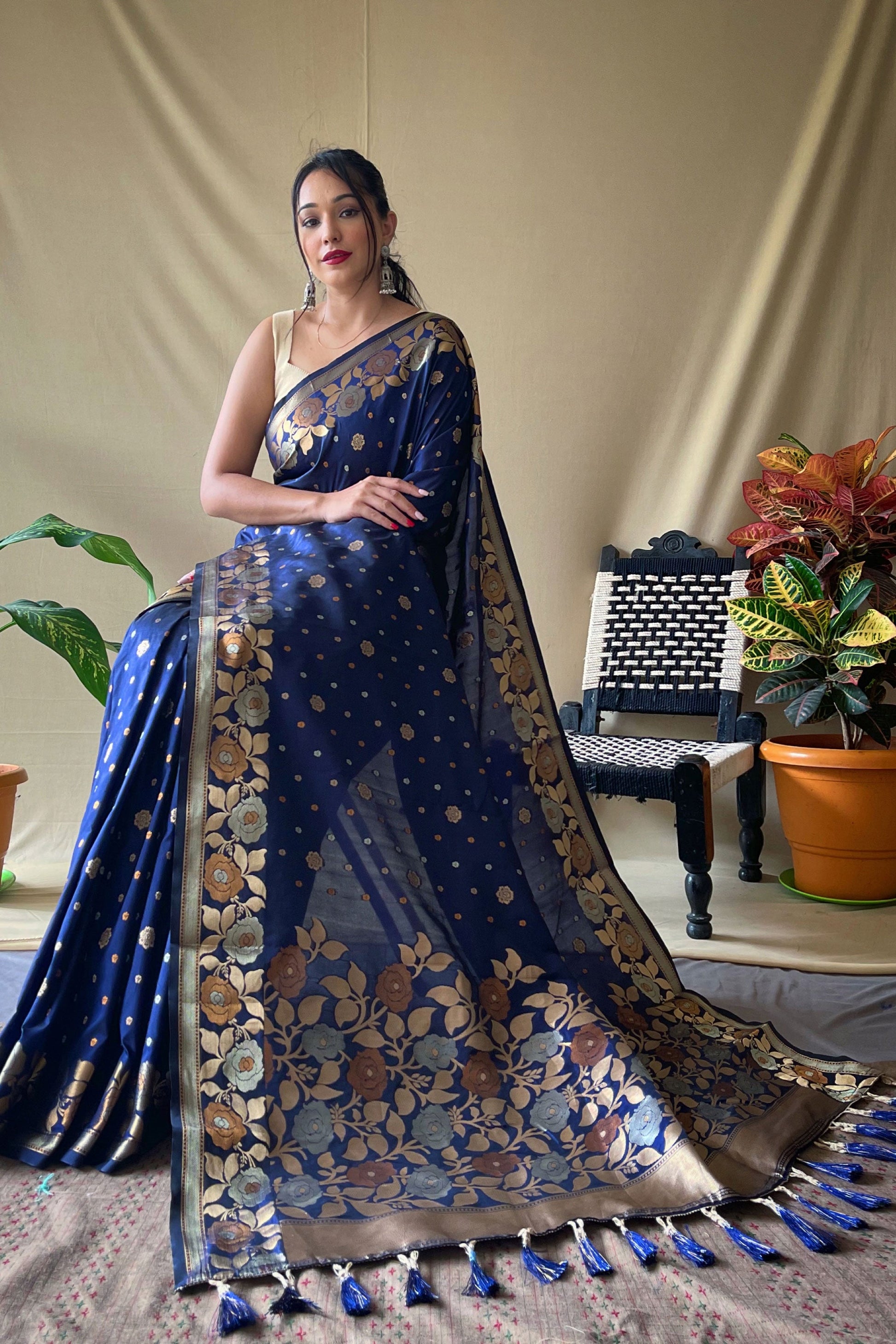 blue-woven-silk-saree-zb131620_3_SareeButa.com