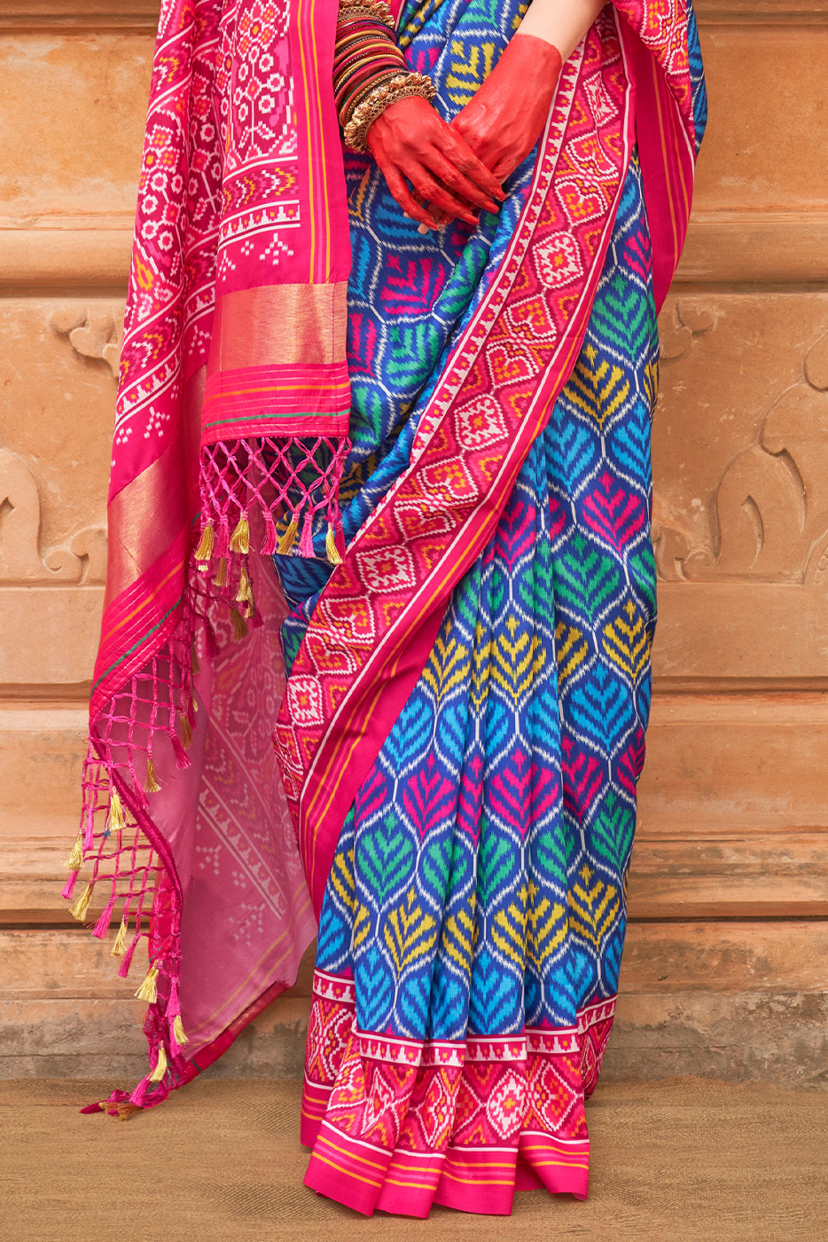 blue-printed-patola-silk-saree-zb133620_8_Sareebuta.com