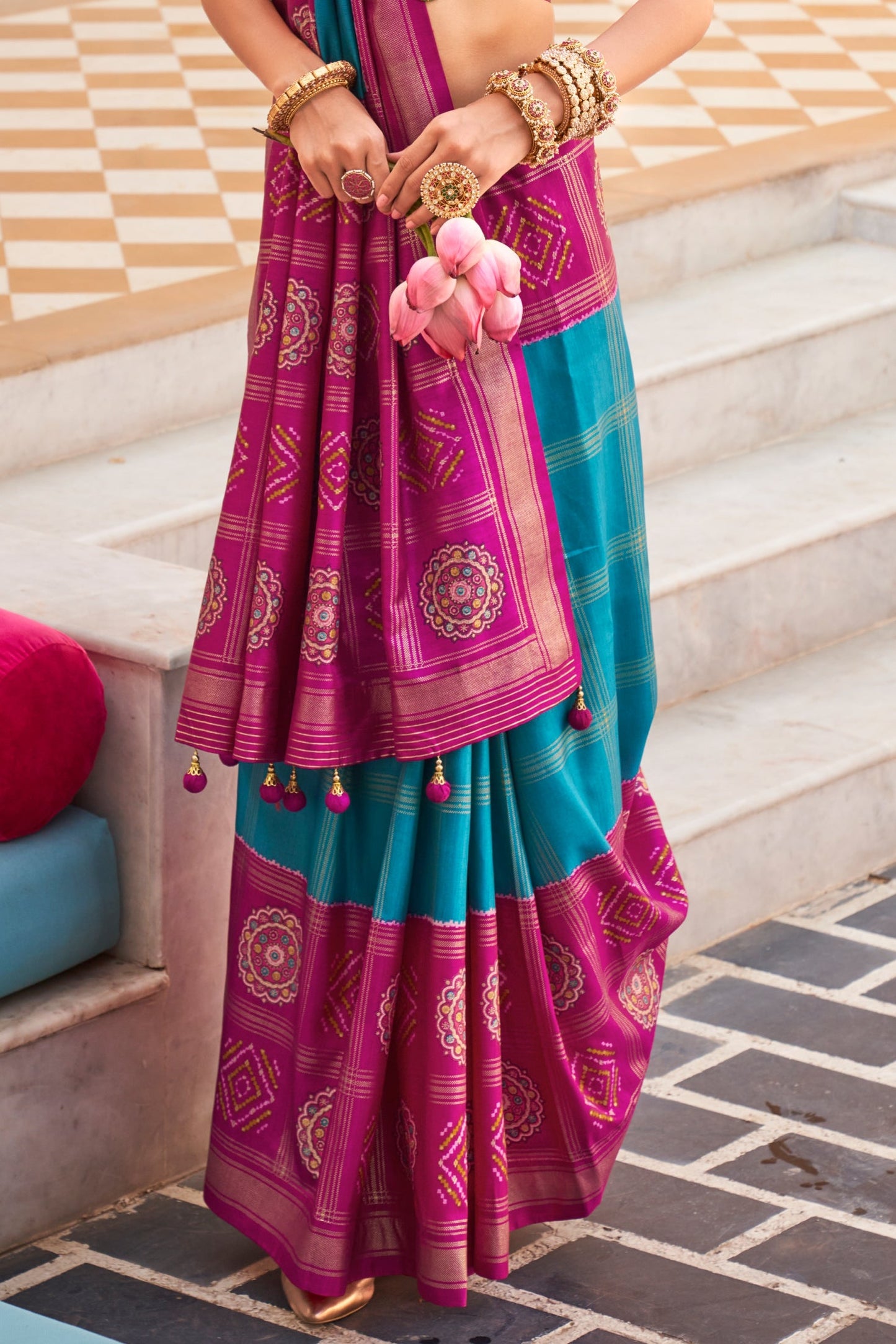 blue-silk-patola-saree-zb132025_4_SareeButa.com