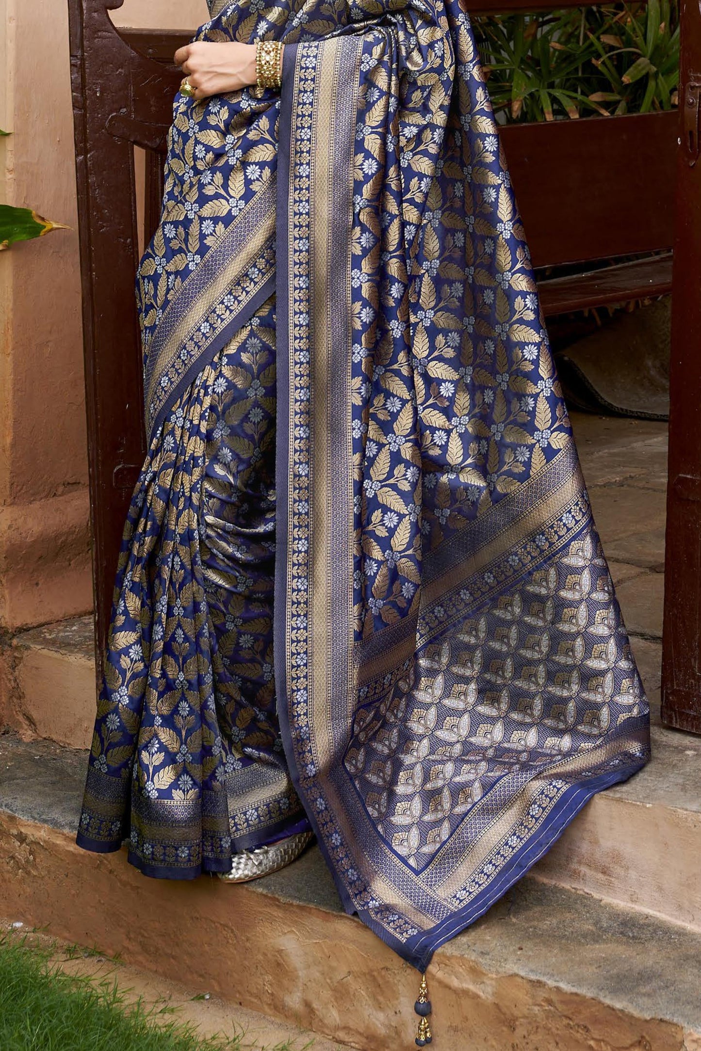 Blue Woven Banarasi Saree-ZB133390_4_SareeButa.com