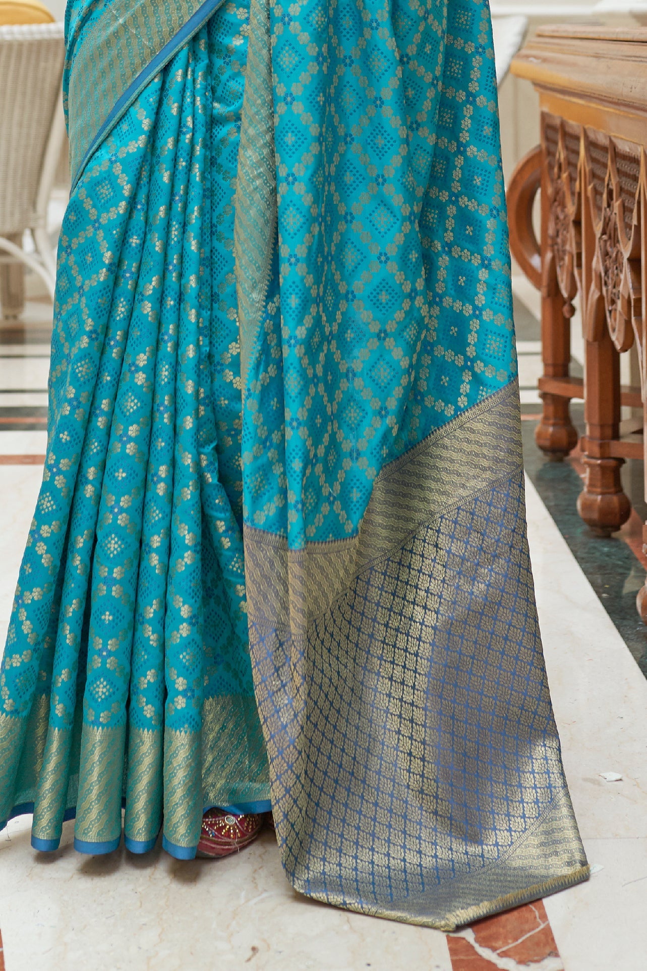 Blue Woven Patola Silk Saree-ZB133888_4_SareeButa.com