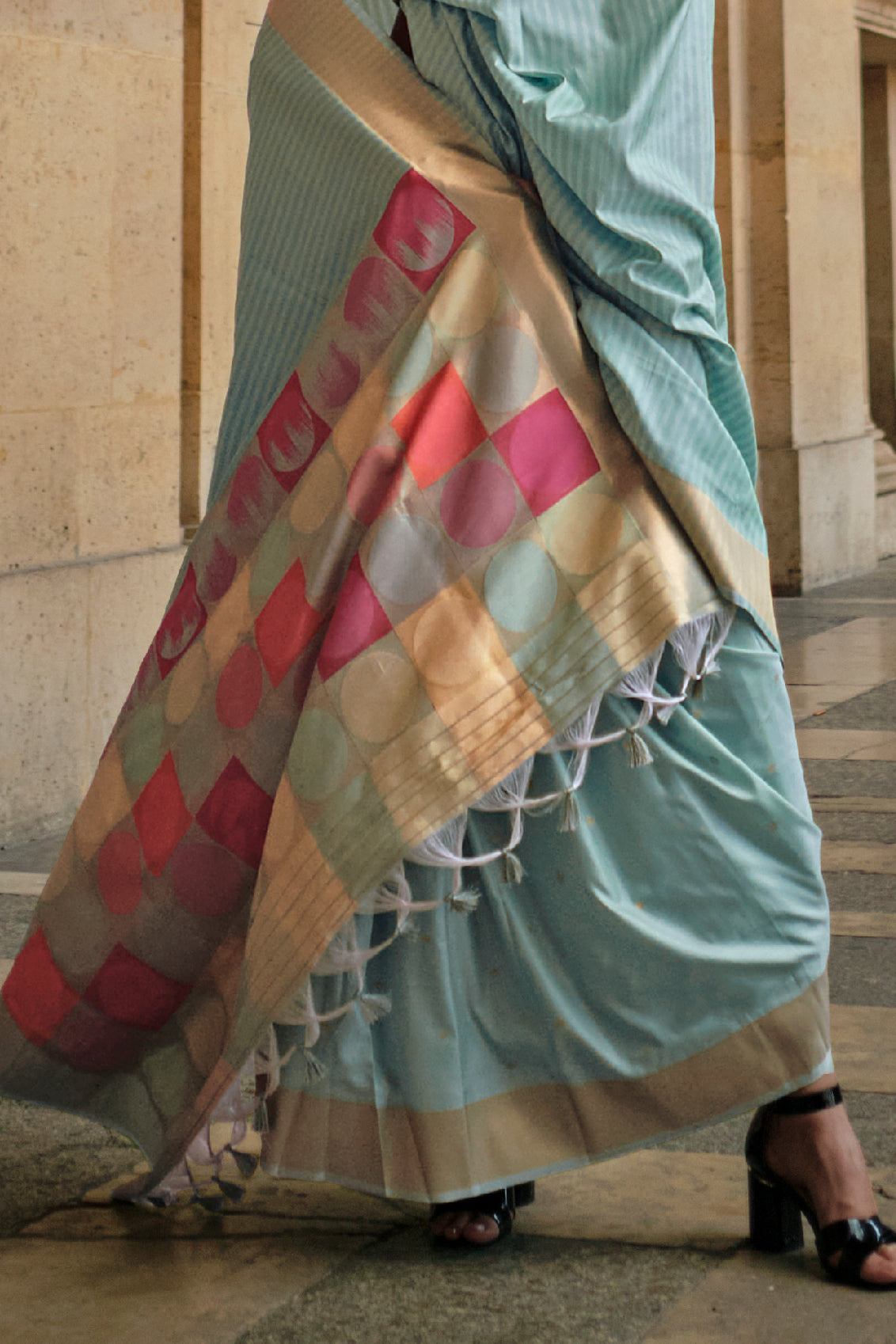 blue-woven-silk-saree-zb132011_4_SareeButa.com