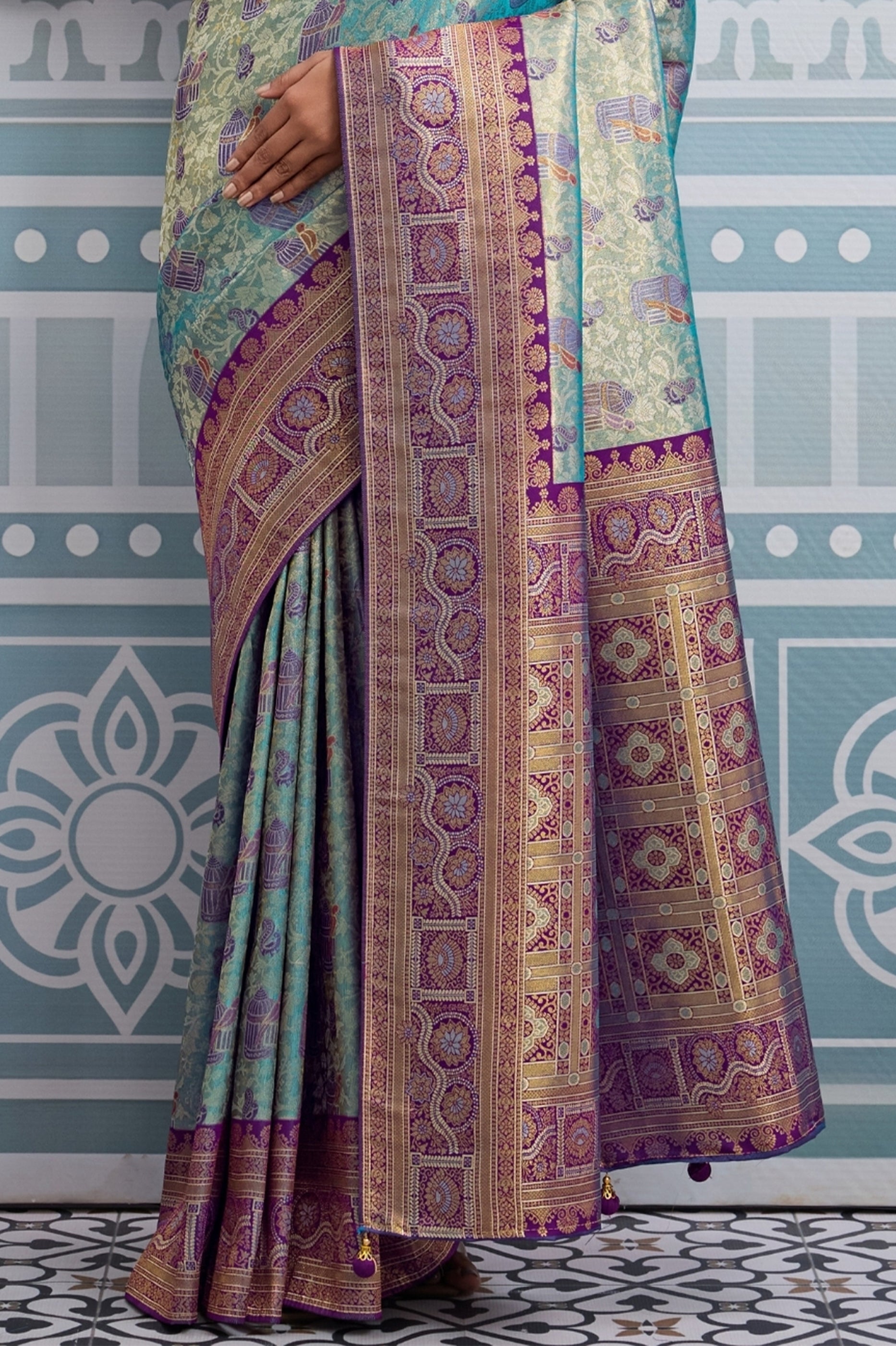 blue-and-purple-woven-kanjivaram-silk-saree-sar10373_6_Sareebuta.com