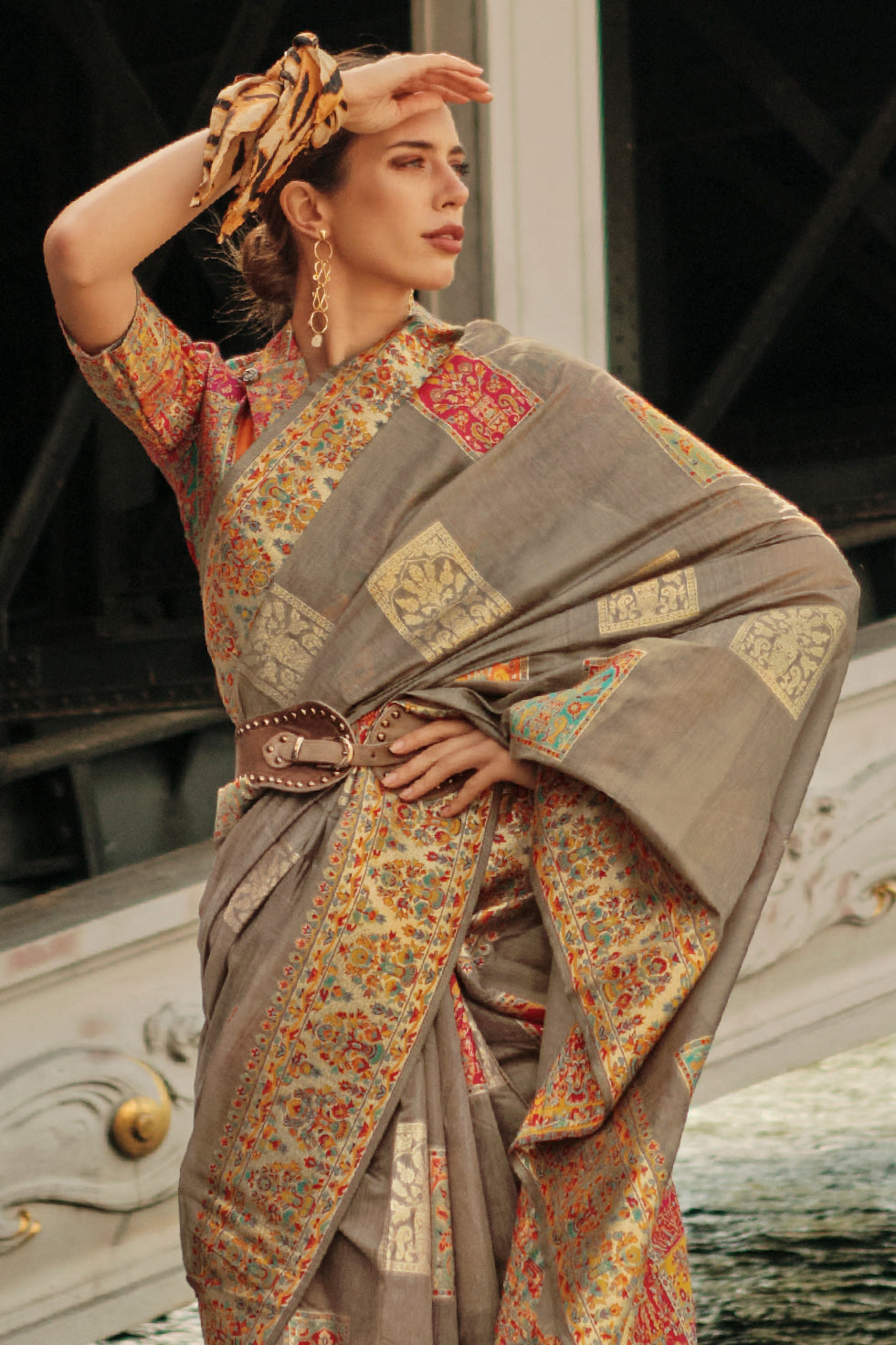 brown-jamawar-kashmiri-saree-zb131999_3_SareeButa.com