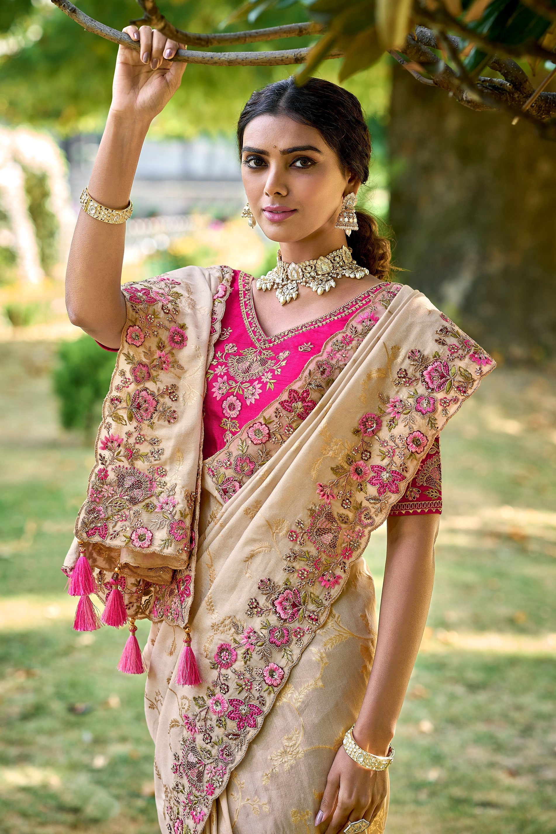 cream-embroidered-banarasi-saree-zb131849_2_SareeButa.com