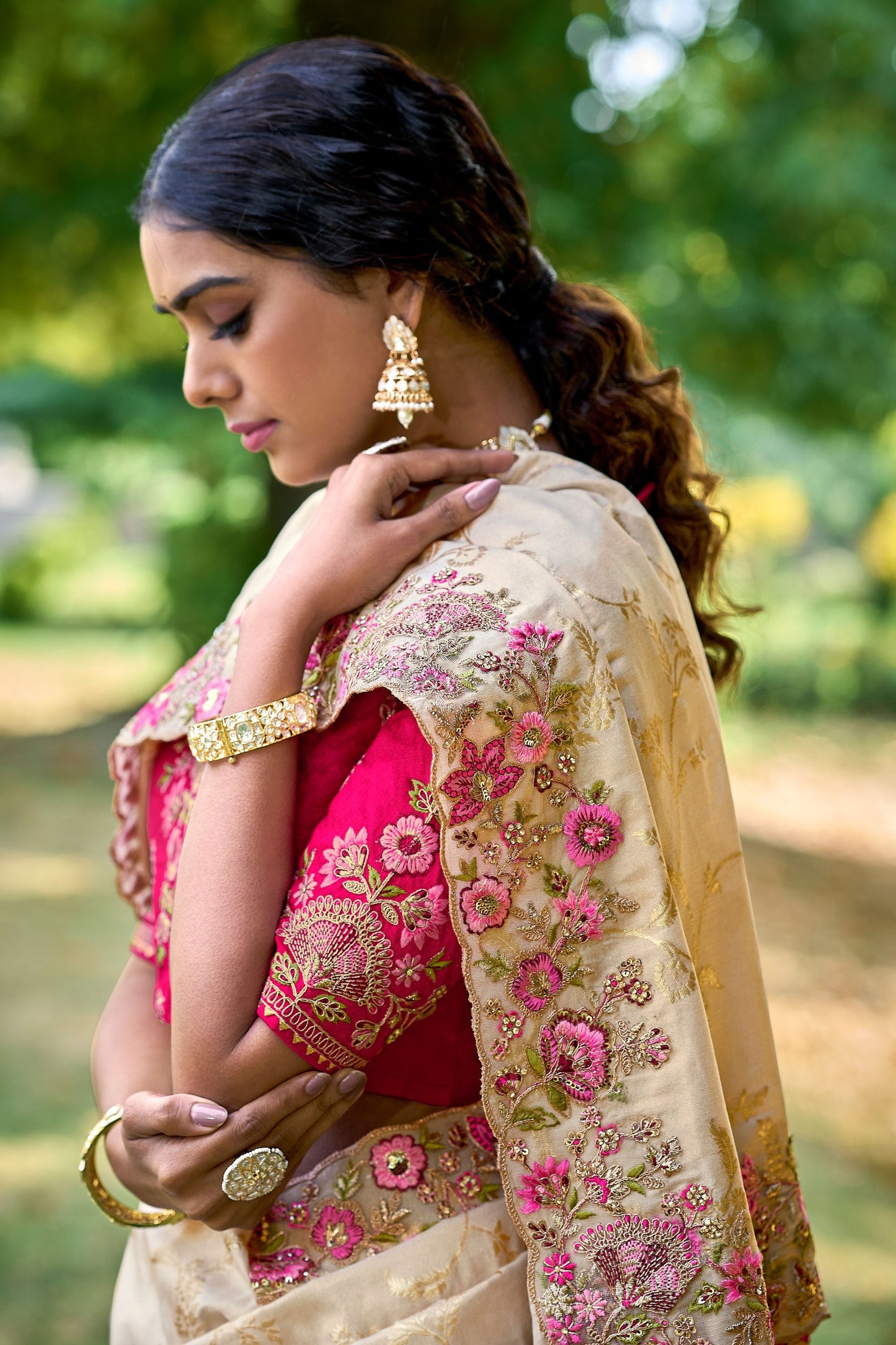 cream-embroidered-banarasi-saree-zb131849_3_SareeButa.com