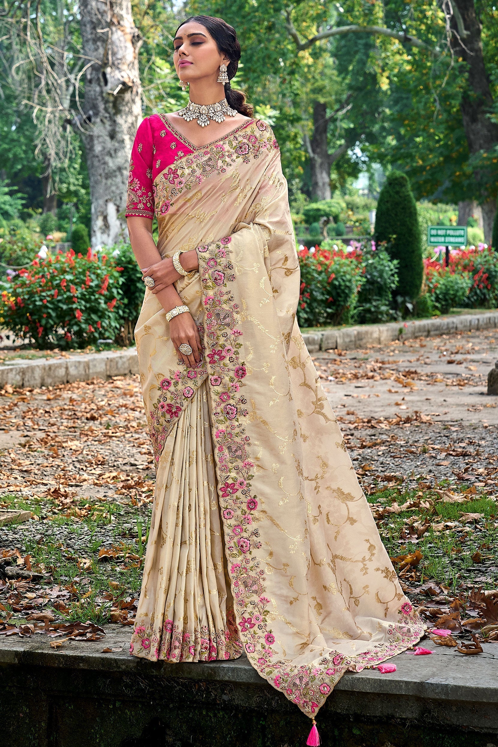 cream-embroidered-banarasi-saree-zb131849_4_SareeButa.com