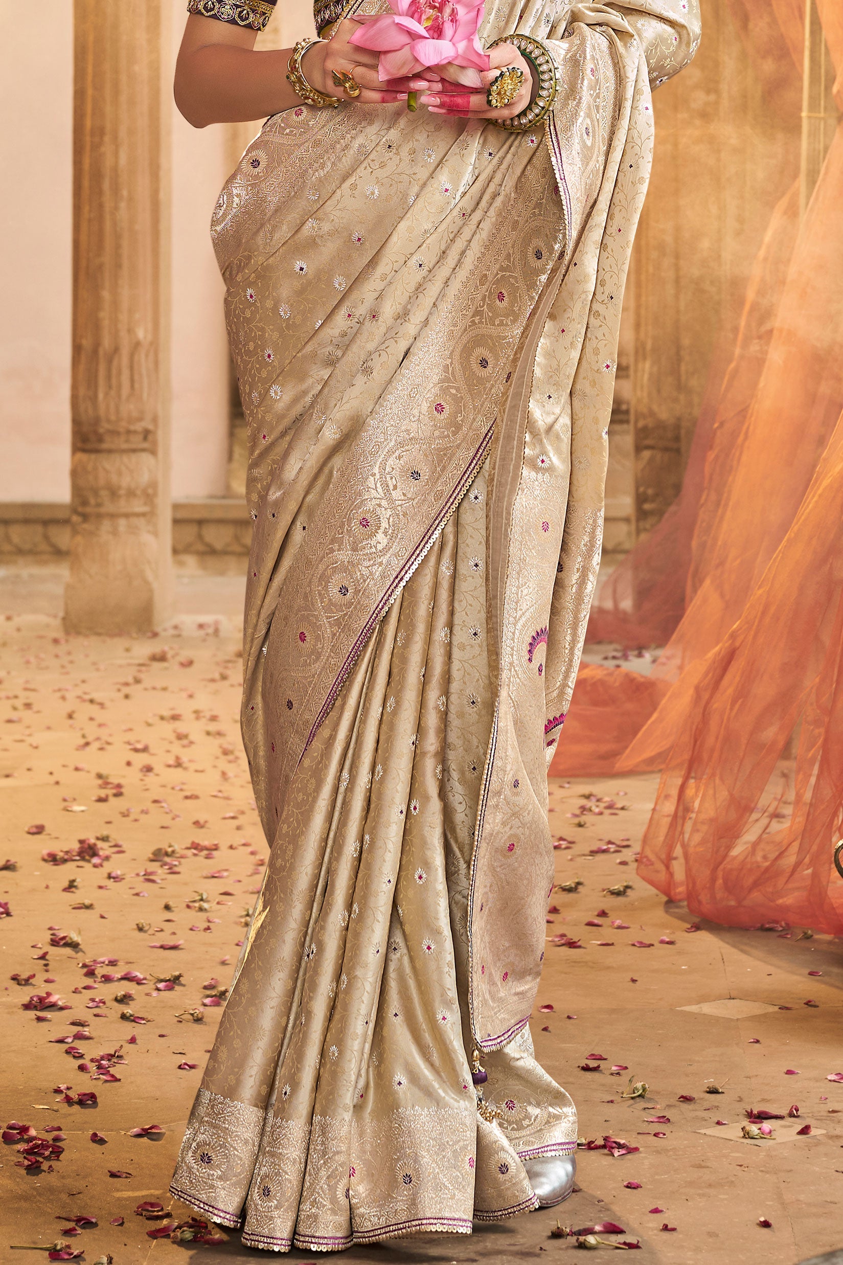 cream-woven-silk-saree-zb132731_4_SareeButa.com