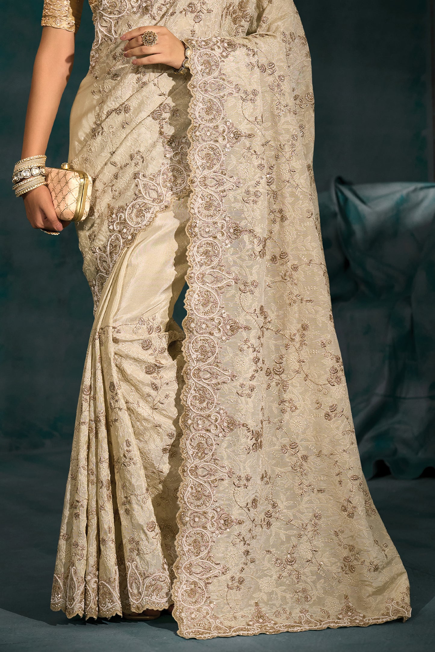 cream-embroidered-banarasi-silk-saree-sar10400_6_Sareebuta.com