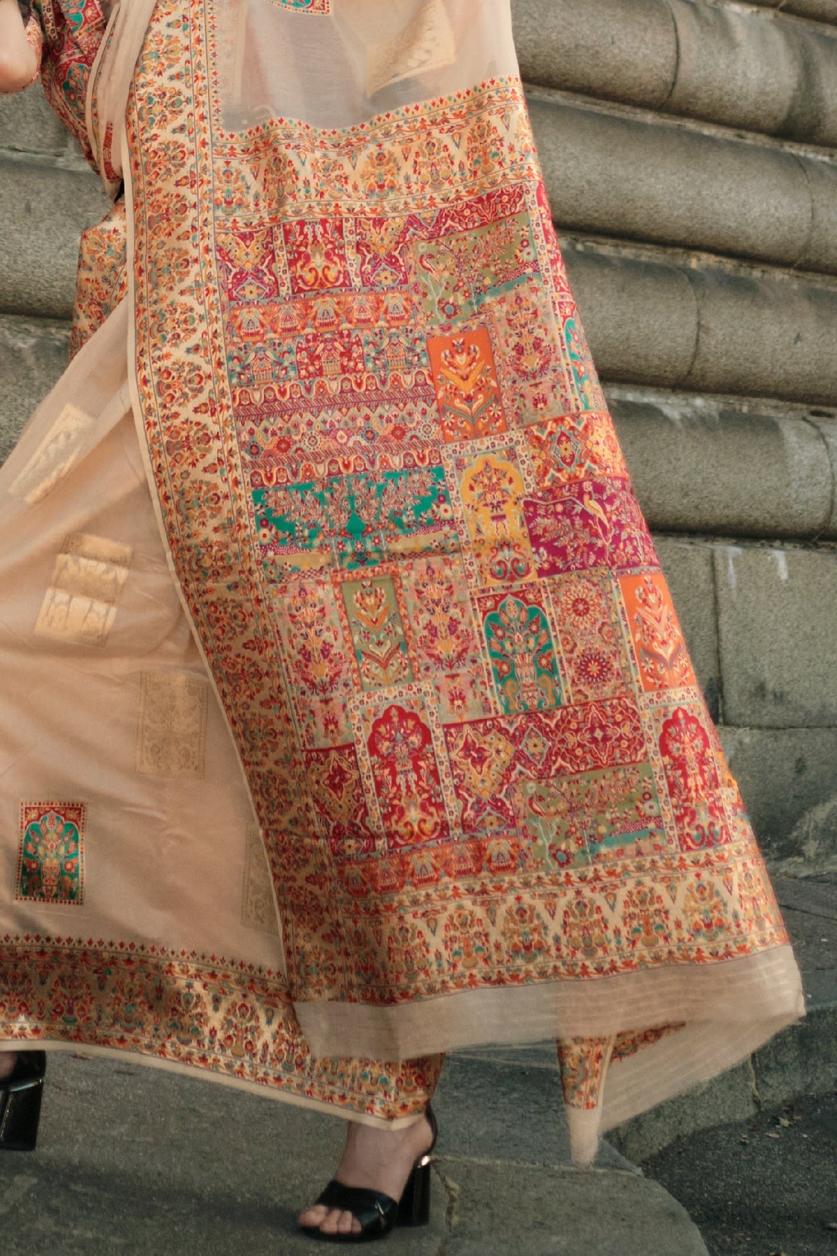 cream-jamawar-kashmiri-saree-zb131992_4_SareeButa.com