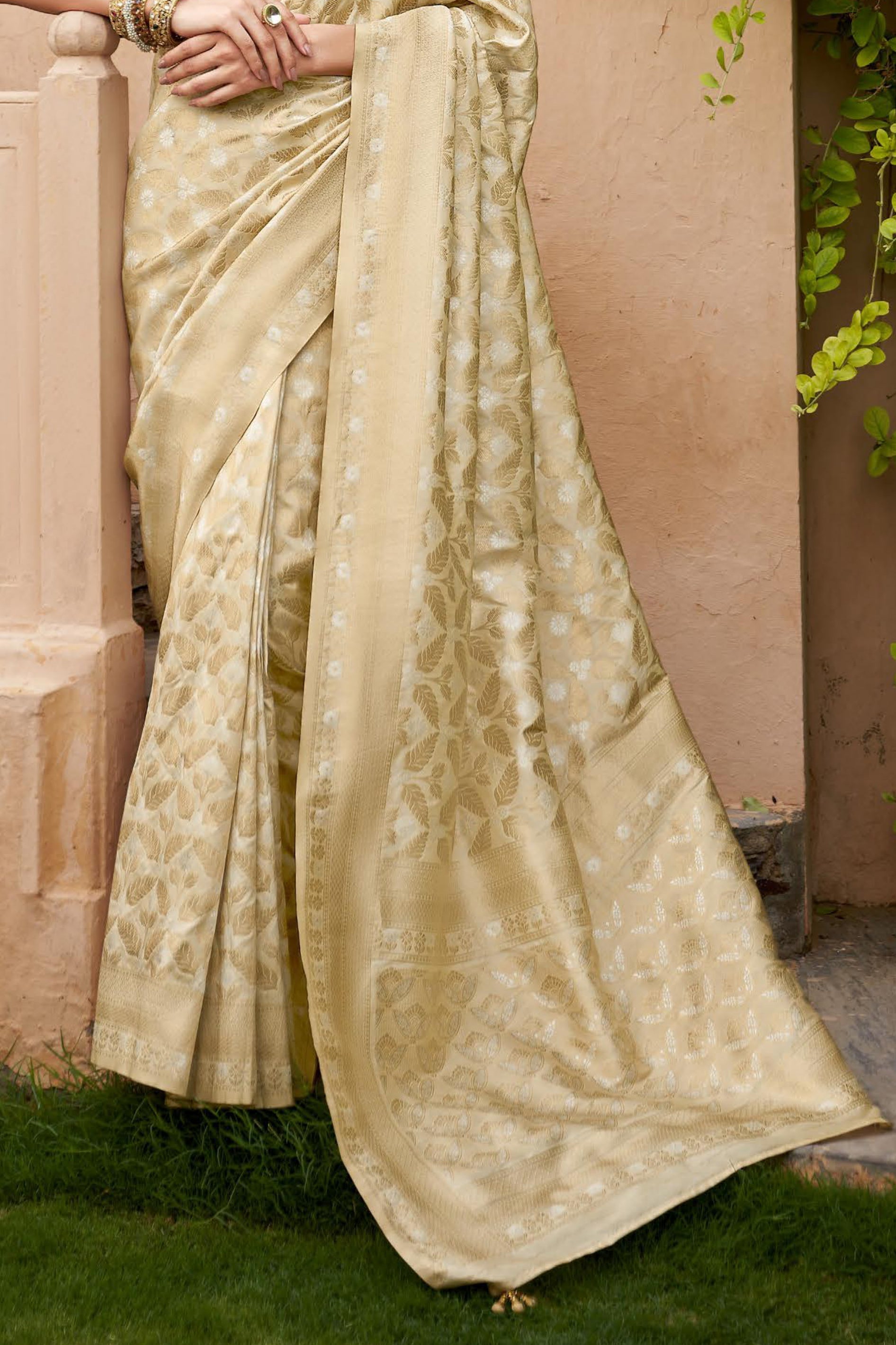 Cream Woven Banarasi Saree-ZB133392_4_SareeButa.com