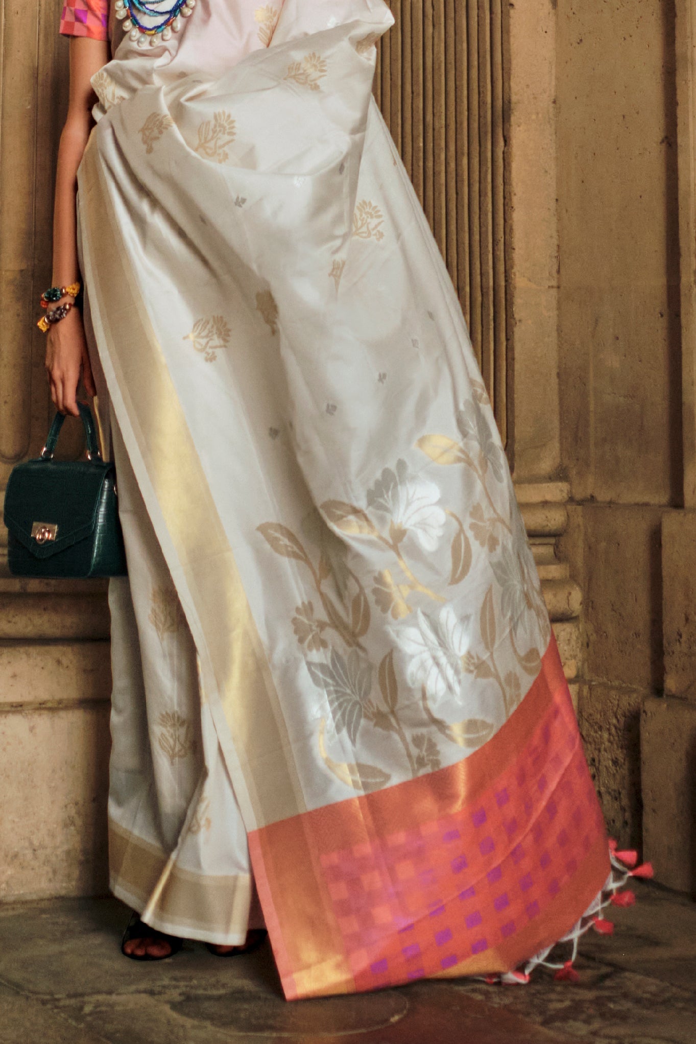 cream-woven-silk-saree-zb132009_4_SareeButa.com